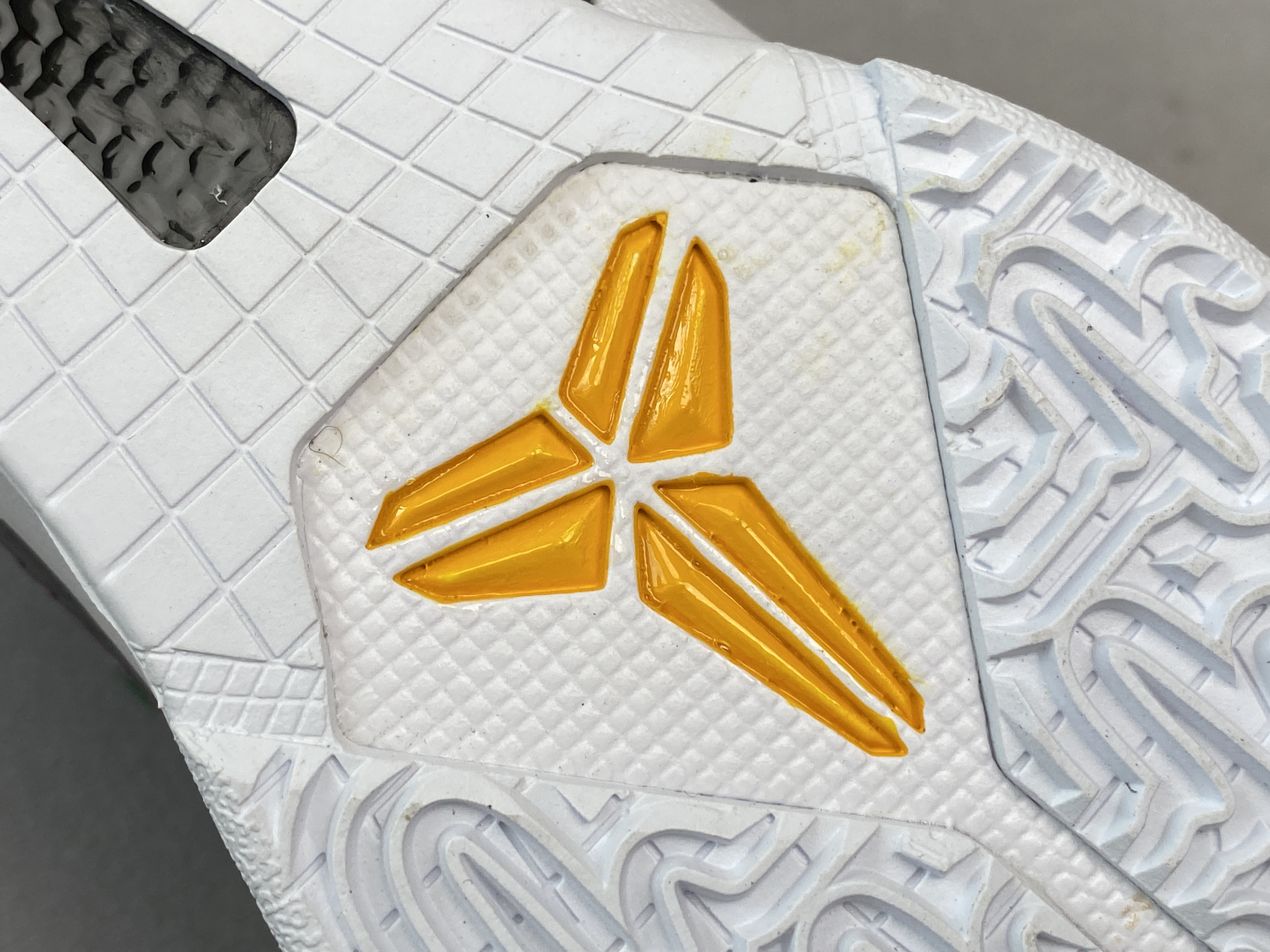 S2外貿 KOBE5 Bruce Lee Alt 黑白 李小龙  低筒 前掌气垫 球鞋 籃球鞋 實戰鞋  真碳板 男鞋CD4991-101