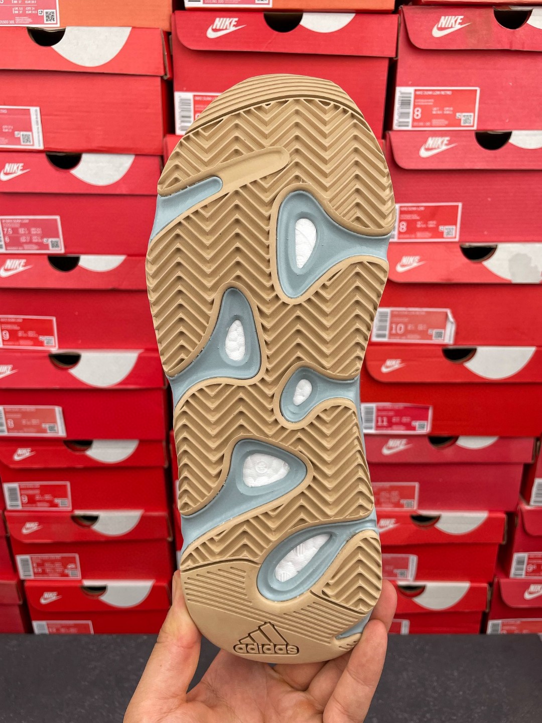 adidas originals Yeezy Boost 700 Carbon Blue 碳蓝 低筒 休闲鞋 运动鞋 老爹鞋 男鞋 女鞋 FW2498