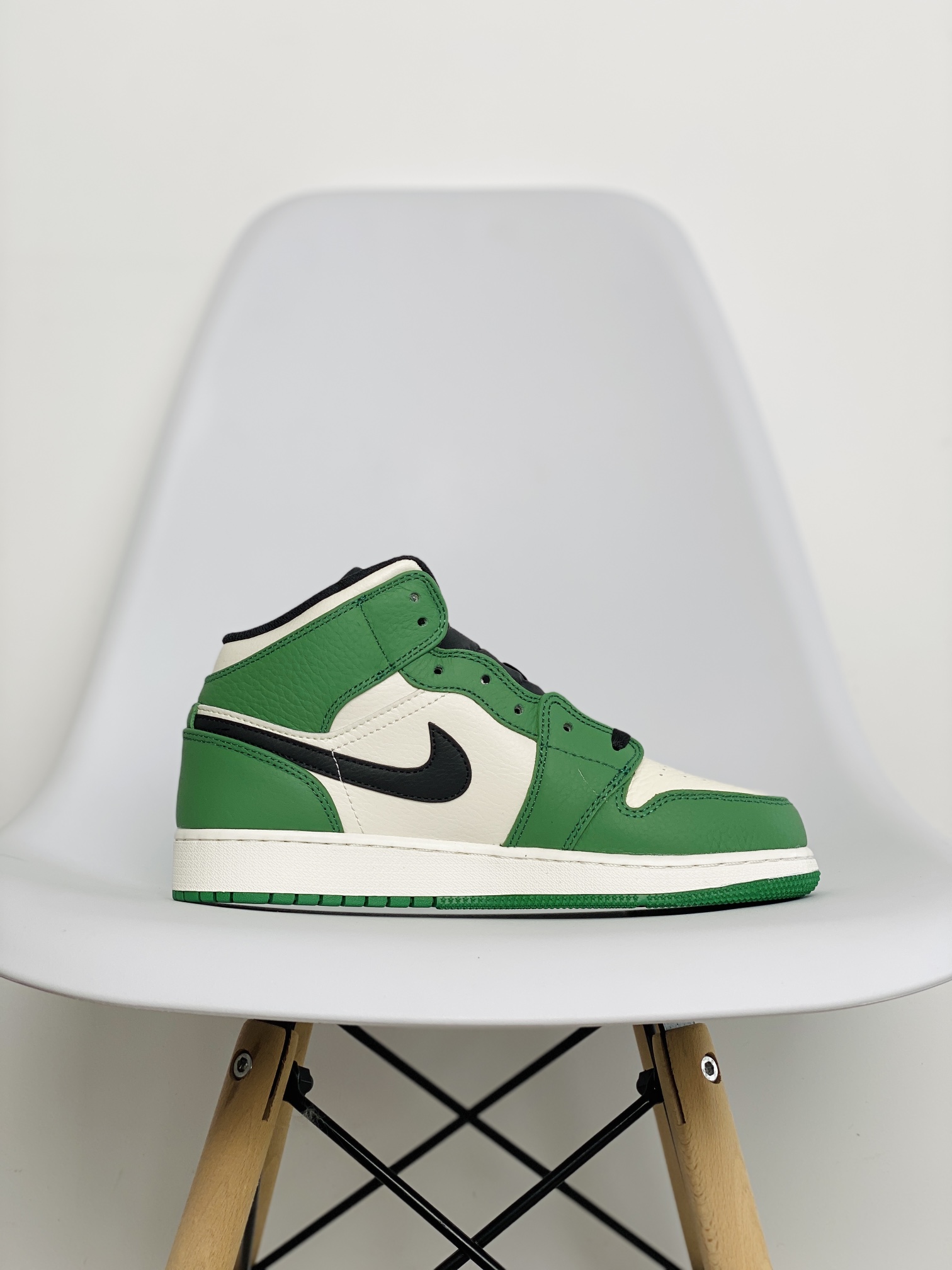 Air Jordan 1 Mid AJ1 白綠腳趾 凱爾特人 休闲鞋 女鞋 男鞋 情侣鞋 板鞋  852542-301