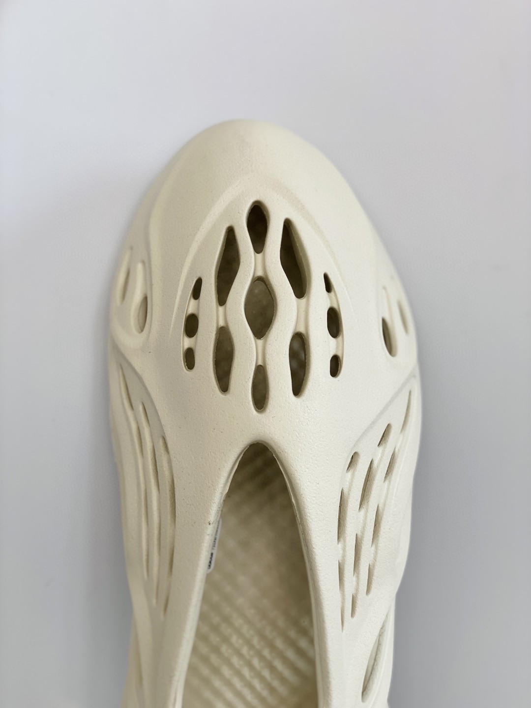 adidas originals Yeezy Foam Runner Sand 沙色 洞洞鞋 拖鞋 室内室外拖 FY4567-2021