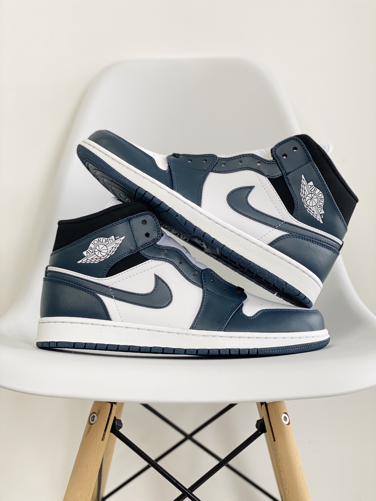 Air Jordan 1 Mid AJ1 Dark Teal 黑曜石 休闲鞋 女鞋 男鞋 情侣鞋 板鞋  554724-411