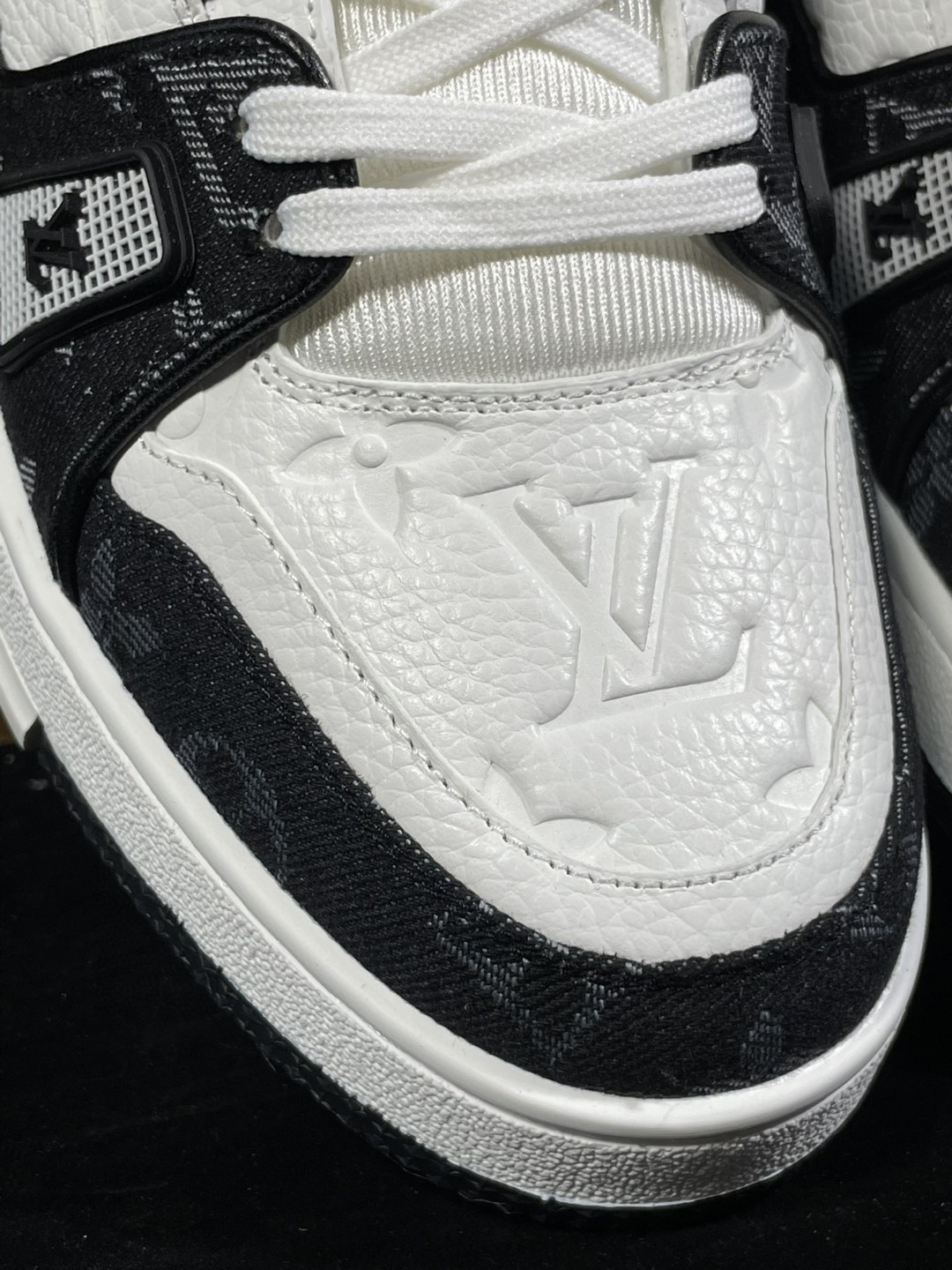 Louis Vuitton 路易威登 Trainer 白黑 熊猫 低筒 休闲鞋 板鞋 运动鞋 男鞋 女鞋 1A9JG9