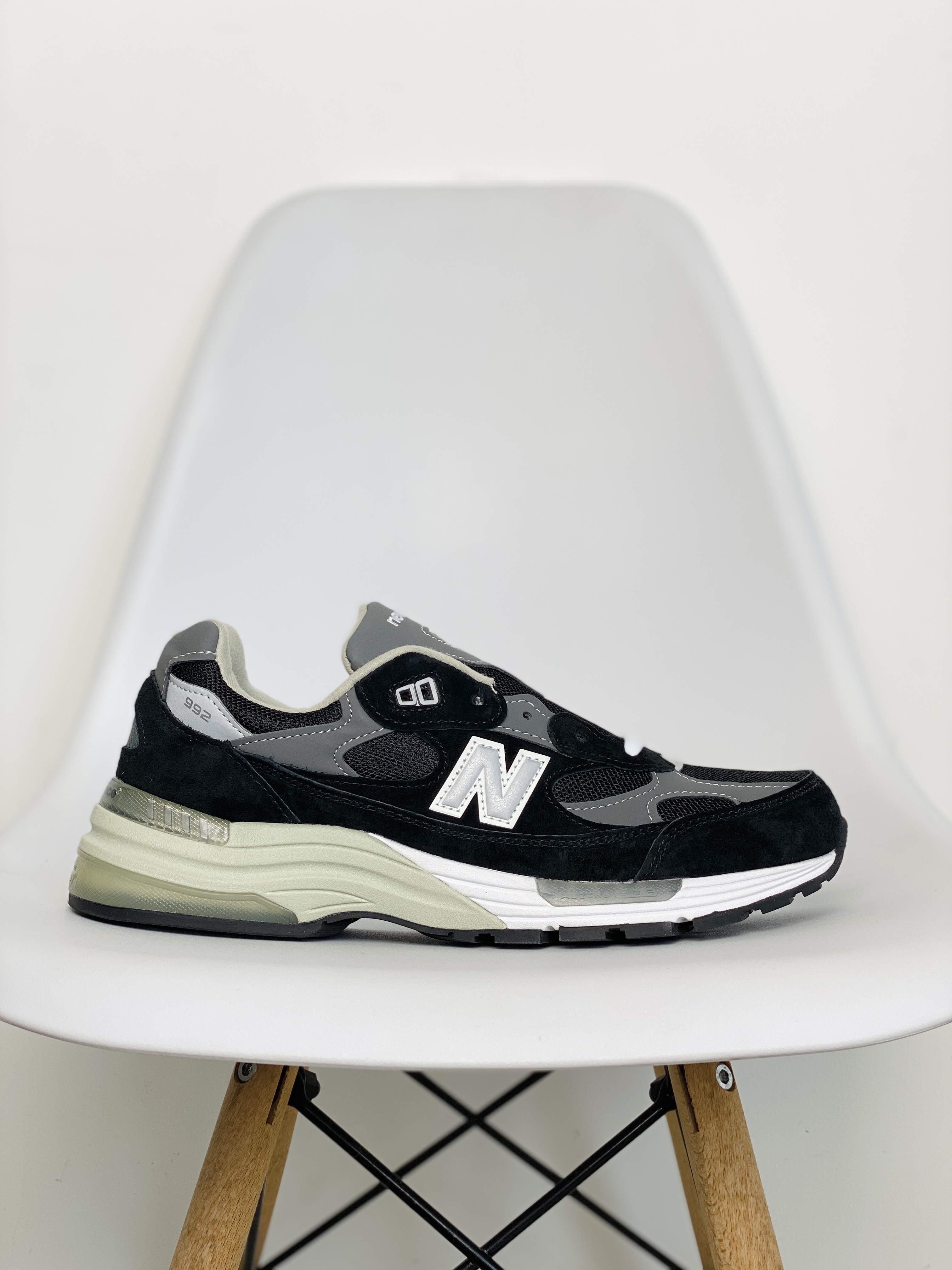 New Balance 992 黑色 美產  低筒 复古跑鞋 休闲鞋 运动鞋 男鞋 女鞋  M992EB