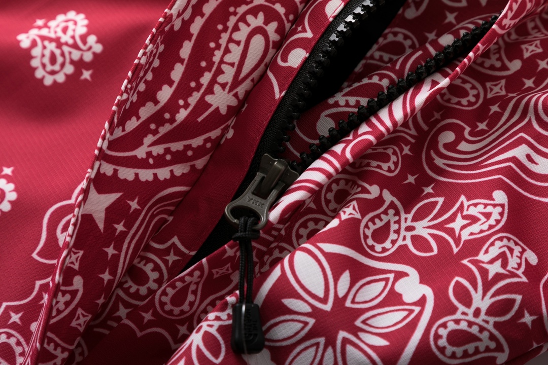 Supreme The North Face 14FW Bandana Mountain Jacket  Red  聯名款 紅色色 變形蟲 腰果花 连帽冲锋衣 夾克 防水 防風 外套 男款 女款 SUP-FW14-636
