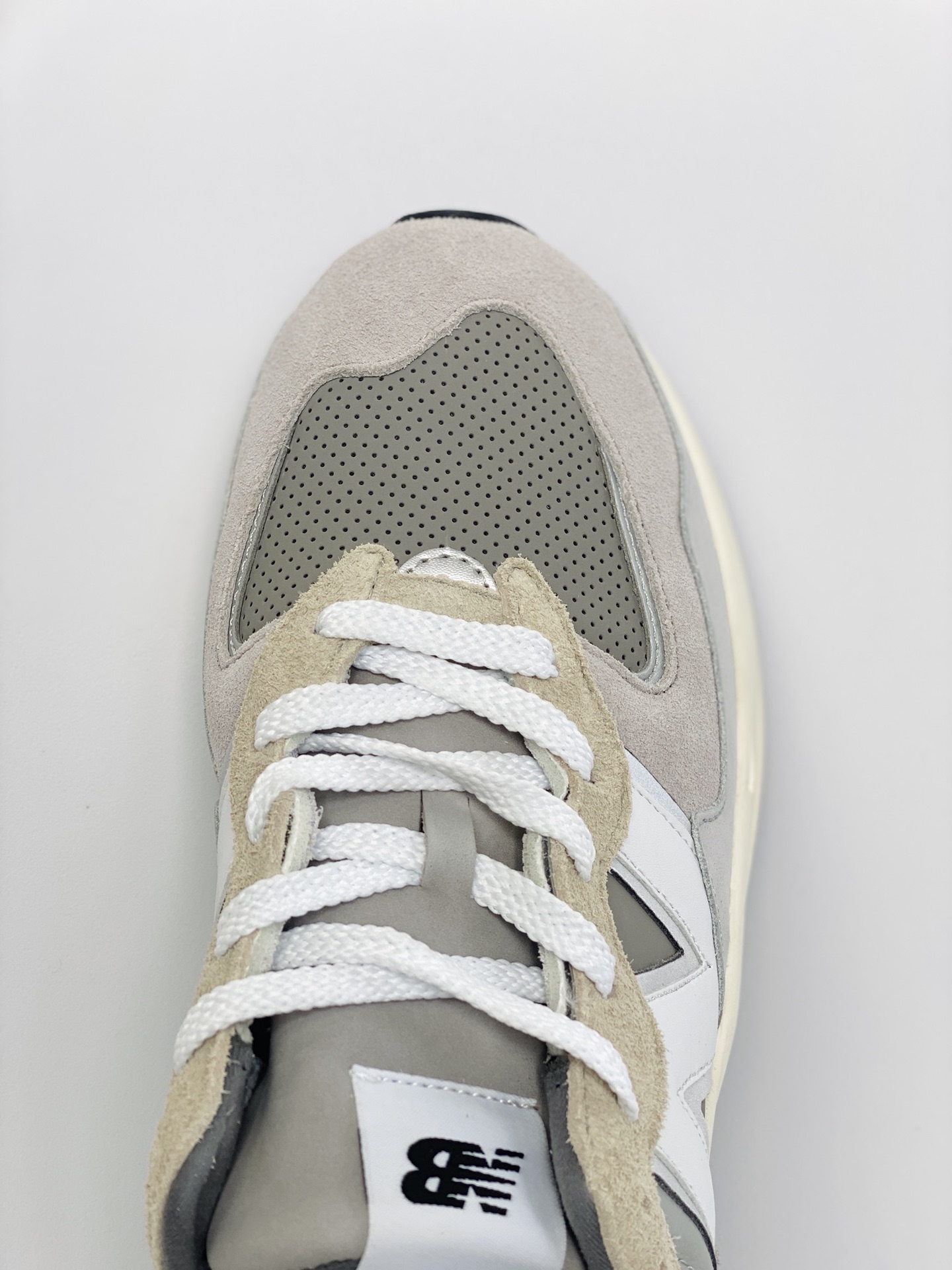 New Balance  NB5740 灰白拼接 低筒 复古慢跑鞋 板鞋 运动鞋 休闲鞋 男鞋 女鞋 M5740TA