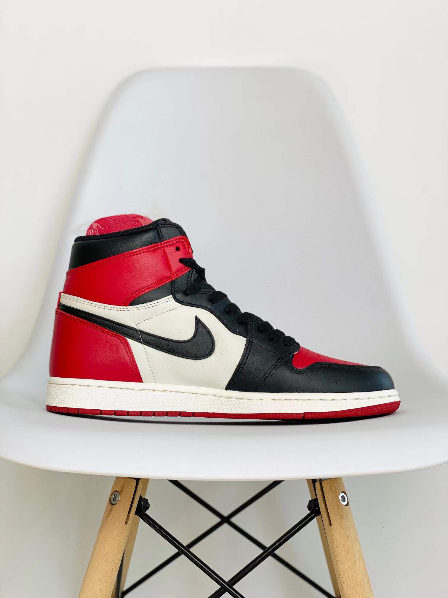 Air Jordan 1 AJ1 Retro Bred Toe 黑紅腳趾 篮球鞋 高筒 休闲鞋 男鞋 板鞋  555088-610