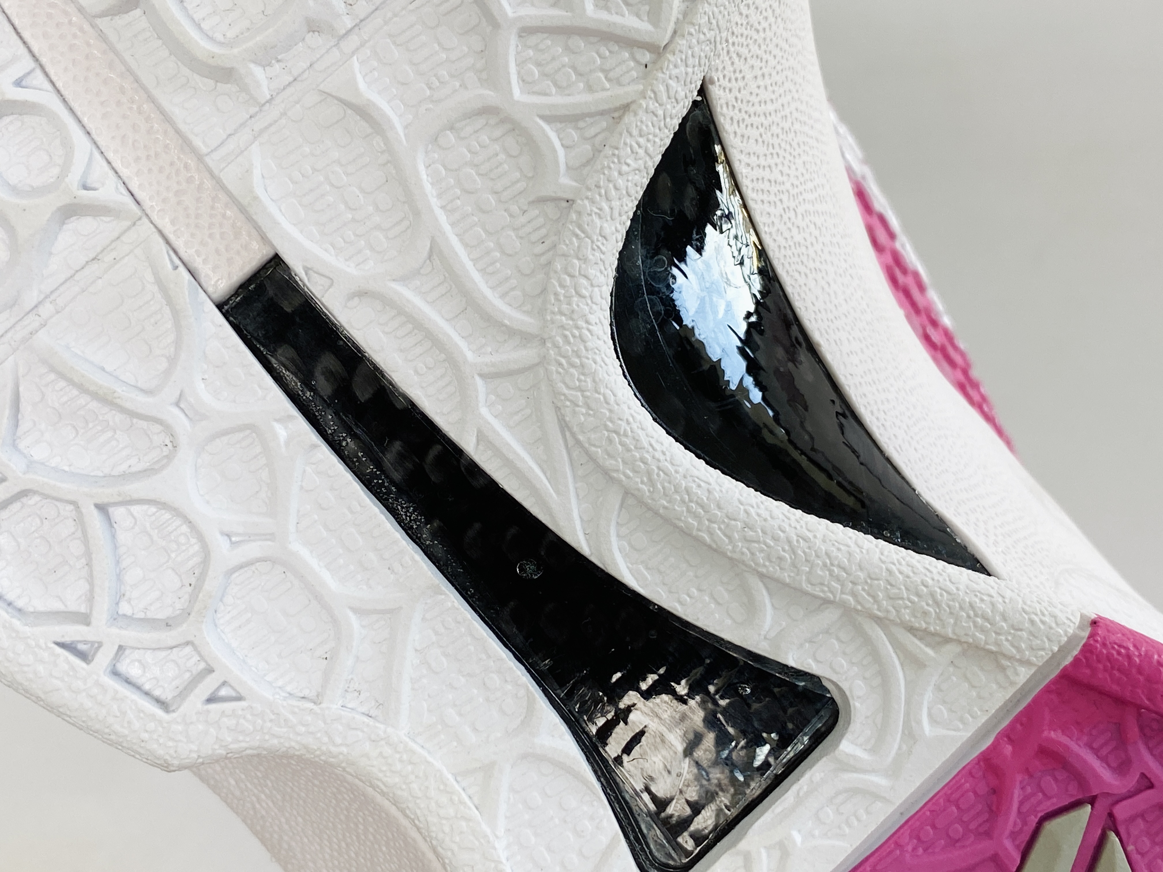 需预定 H12 Kobe6 Think Pink 乳腺癌  球鞋 籃球鞋 實戰鞋 前掌气垫 后掌EVA  真碳板 波鞋 男鞋   DM2825-001