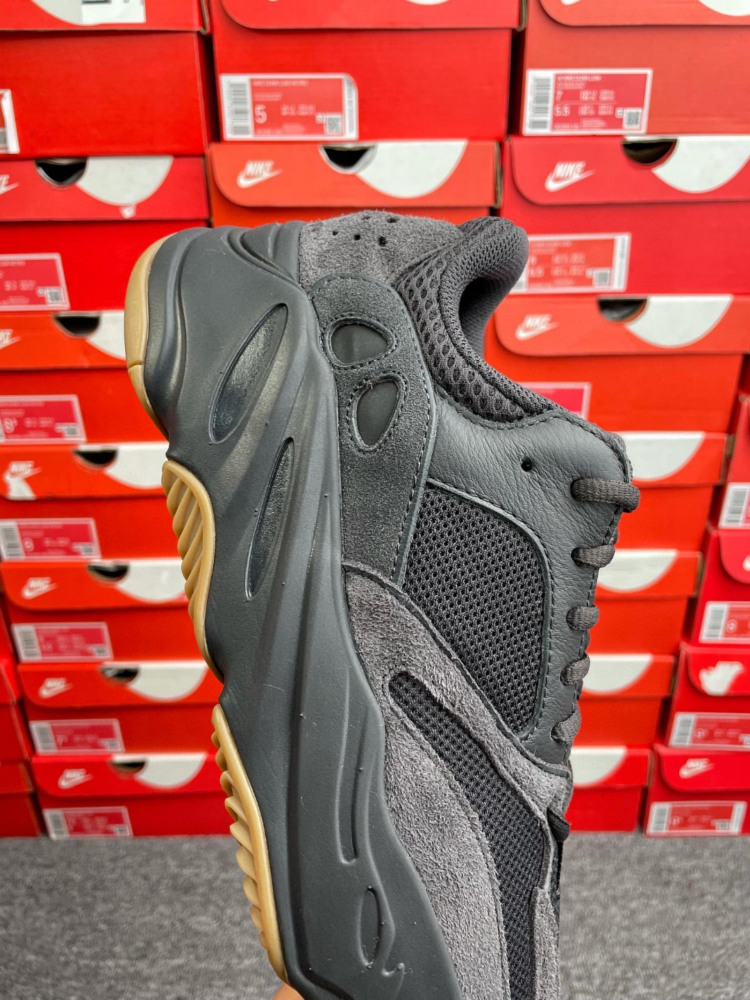 adidas originals Yeezy Boost 700 Utility Black 黑武士 低筒 休闲鞋 运动鞋 老爹鞋 男鞋 女鞋 FV5304