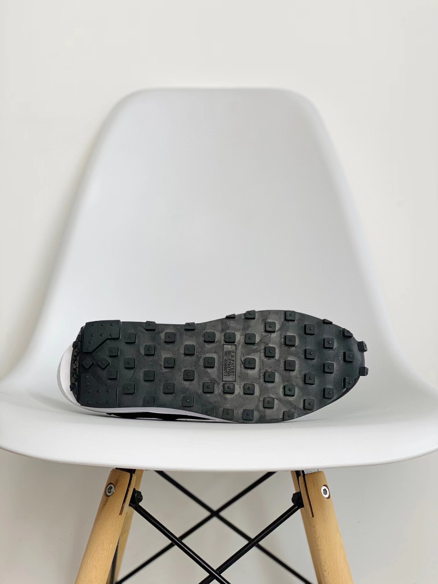 sacai LVD Waffle 黑色 丝绸 低筒 双勾 华夫 复古时鞋 休闲鞋 透气网面 运动鞋 男鞋厚底 女鞋增高 BV0073-002