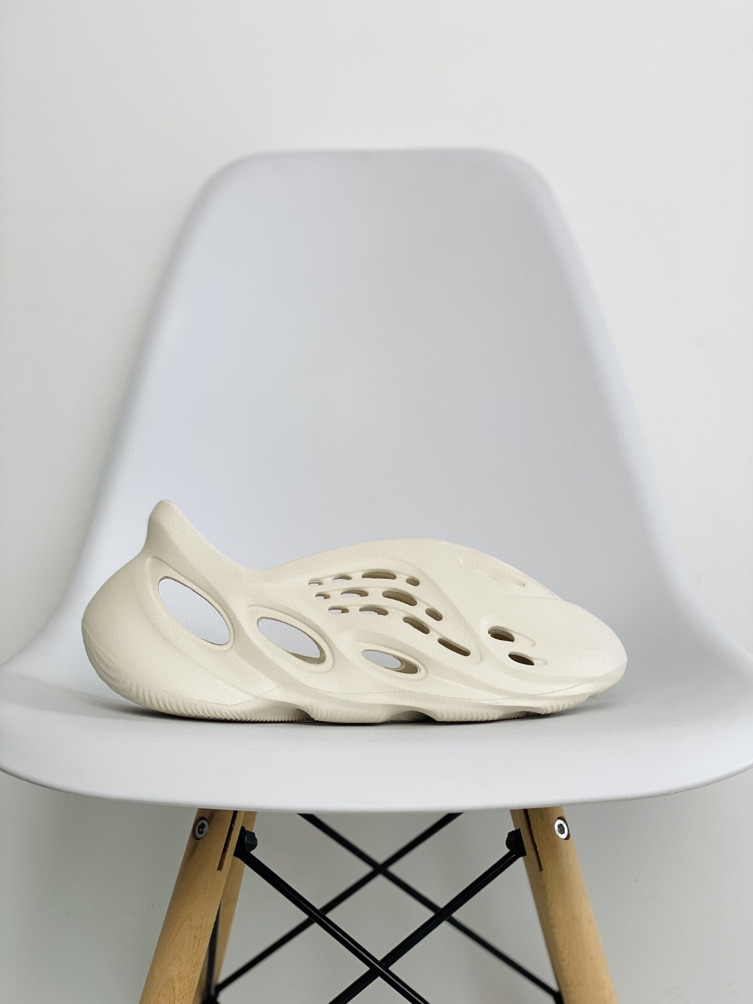 adidas originals Yeezy Foam Runner  Ararat 白色 运动凉鞋 洞洞鞋 拖鞋 室内室外拖 男鞋 女鞋 G55486