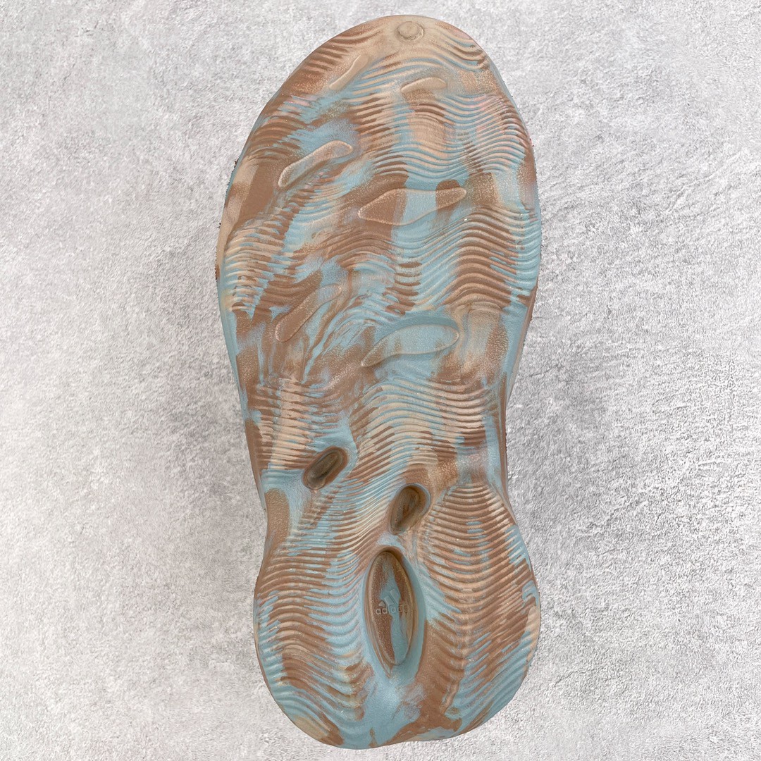 adidas originals Yeezy Foam Runner MX Sand Grey 蓝褐色 运动凉鞋 洞洞鞋 拖鞋 室内室外拖 男鞋 女鞋 GY3969