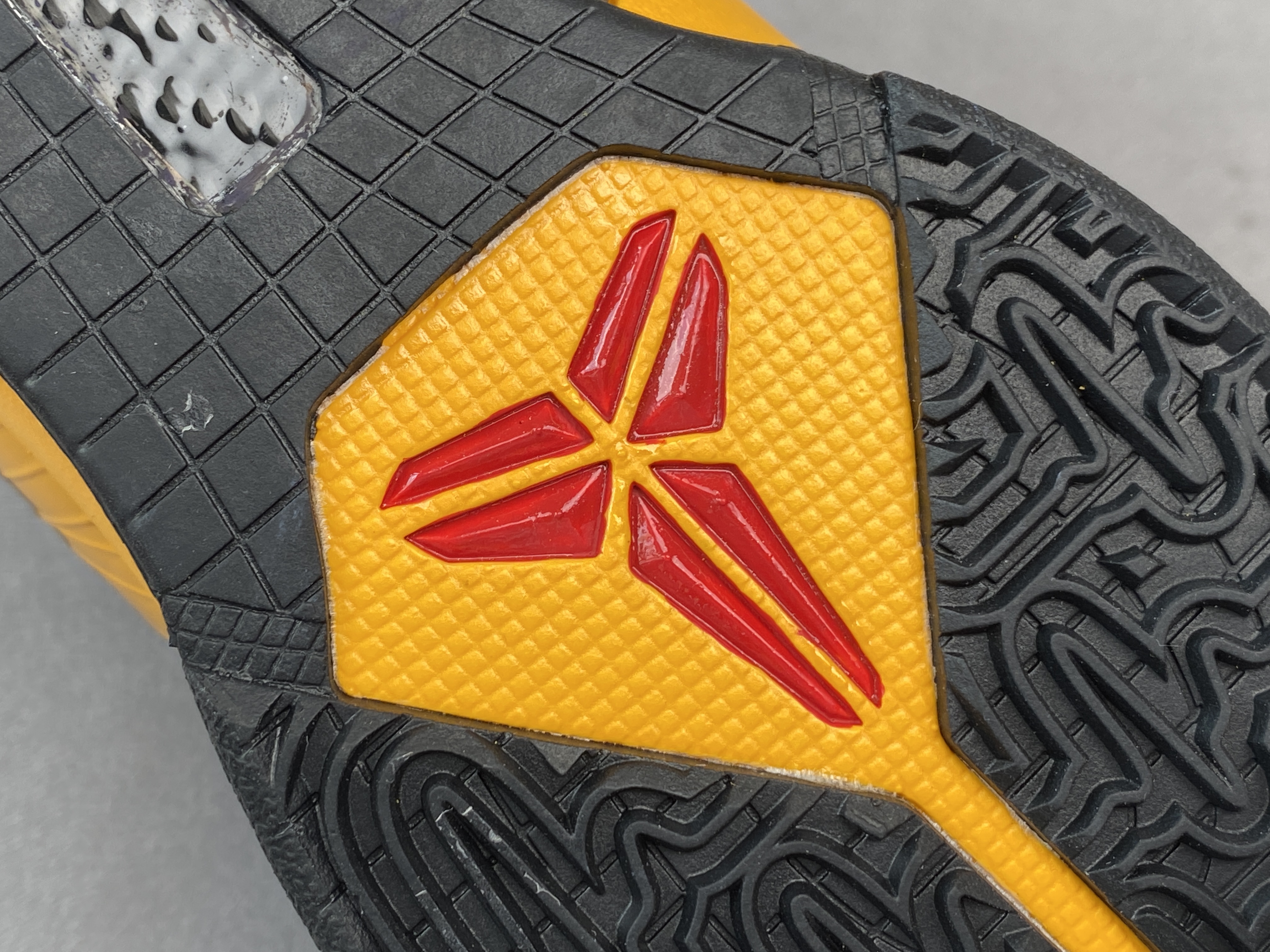 S2外貿 KOBE5 Bruce Lee 黑黃 李小龙  低筒 前掌气垫 球鞋 籃球鞋 實戰鞋  真碳板 男鞋 CD4991-700