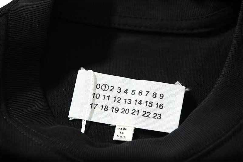 Maison Margiela 马吉拉 后背数字印花 黑色 短袖 T 恤 圆领 套头 夏季 男女同款 