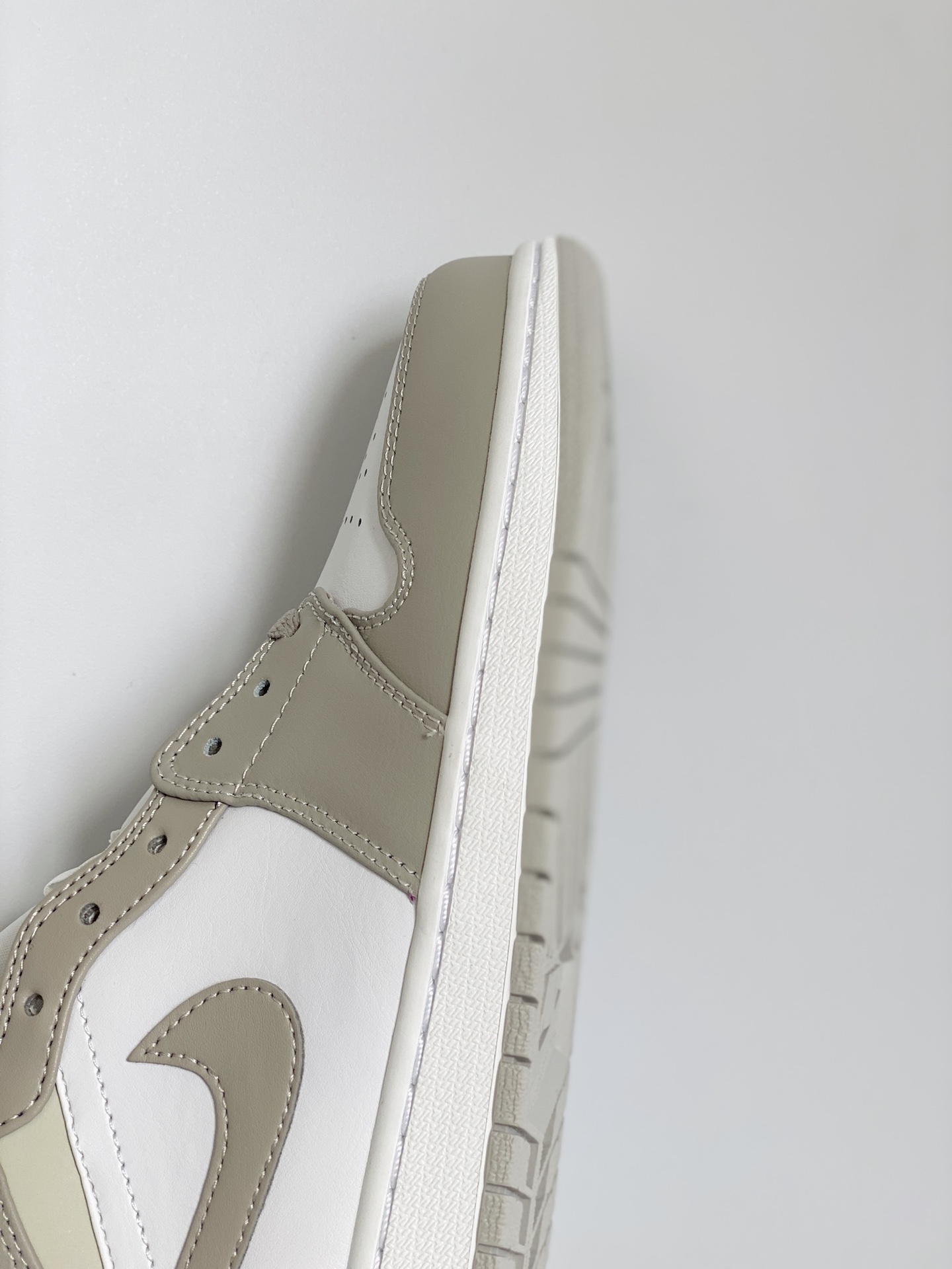 Air Jordan 1 Mid AJ1 Linen 淺骨色 奶油 休闲鞋 女鞋 男鞋 情侣鞋 板鞋  554724-082