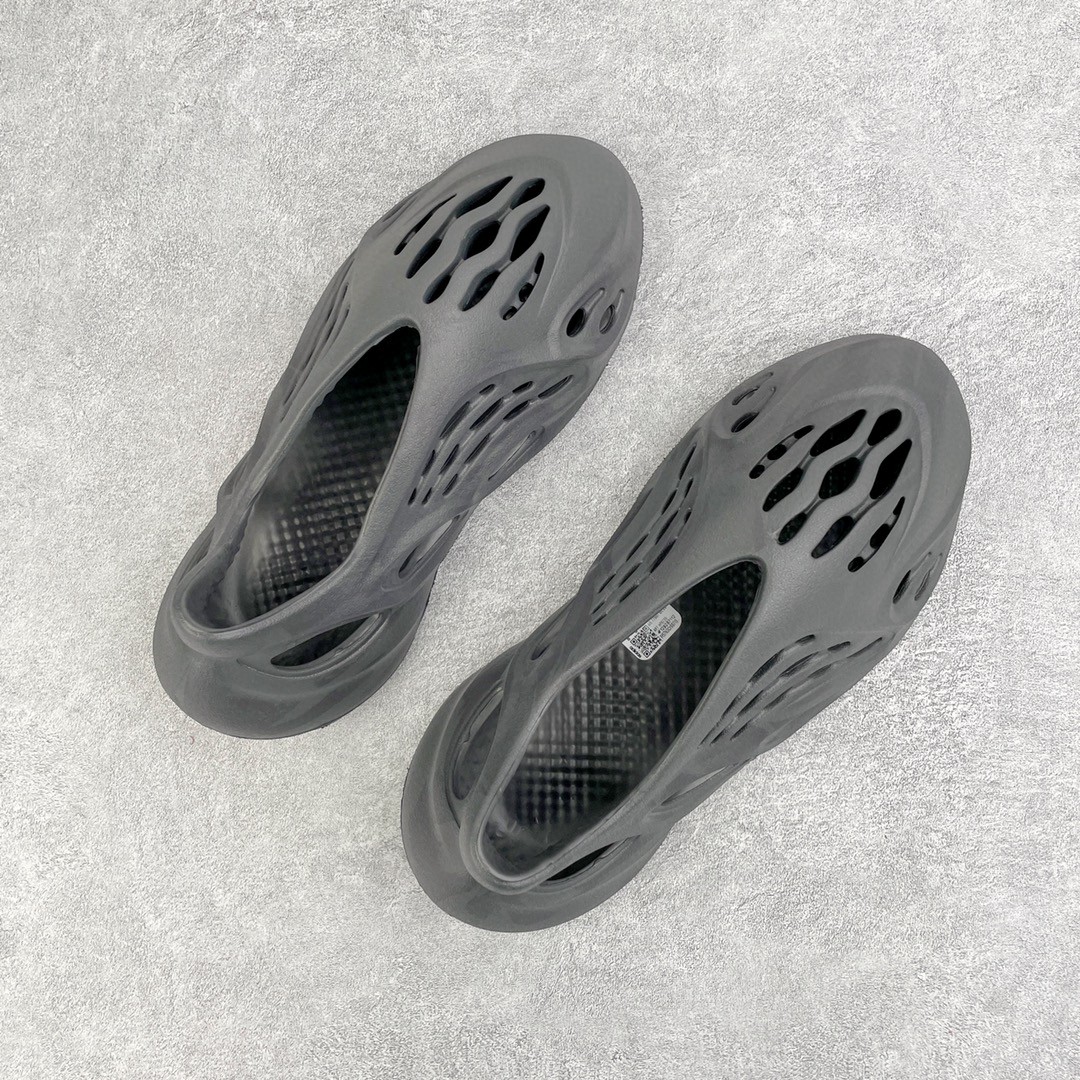 adidas originals Yeezy Foam Runner Onyx 黑色 玛瑙 黑武士 运动凉鞋 洞洞鞋 拖鞋 室内室外拖 男鞋 女鞋  HP8739