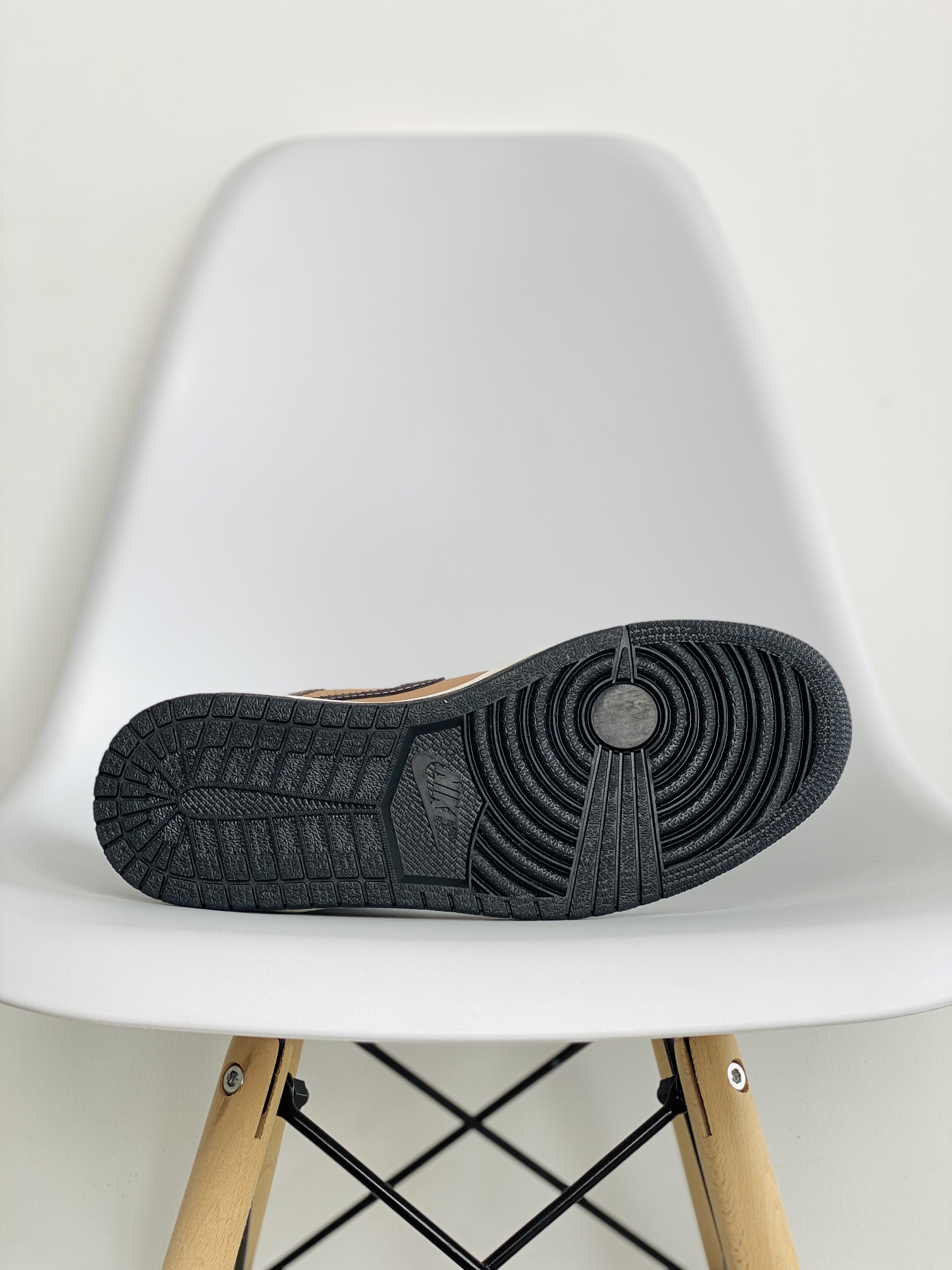 Air Jordan 1 Mid AJ1 SE Dark Chocolate 巧克力色   休闲鞋 女鞋 男鞋 情侣鞋 板鞋  DC7294-200