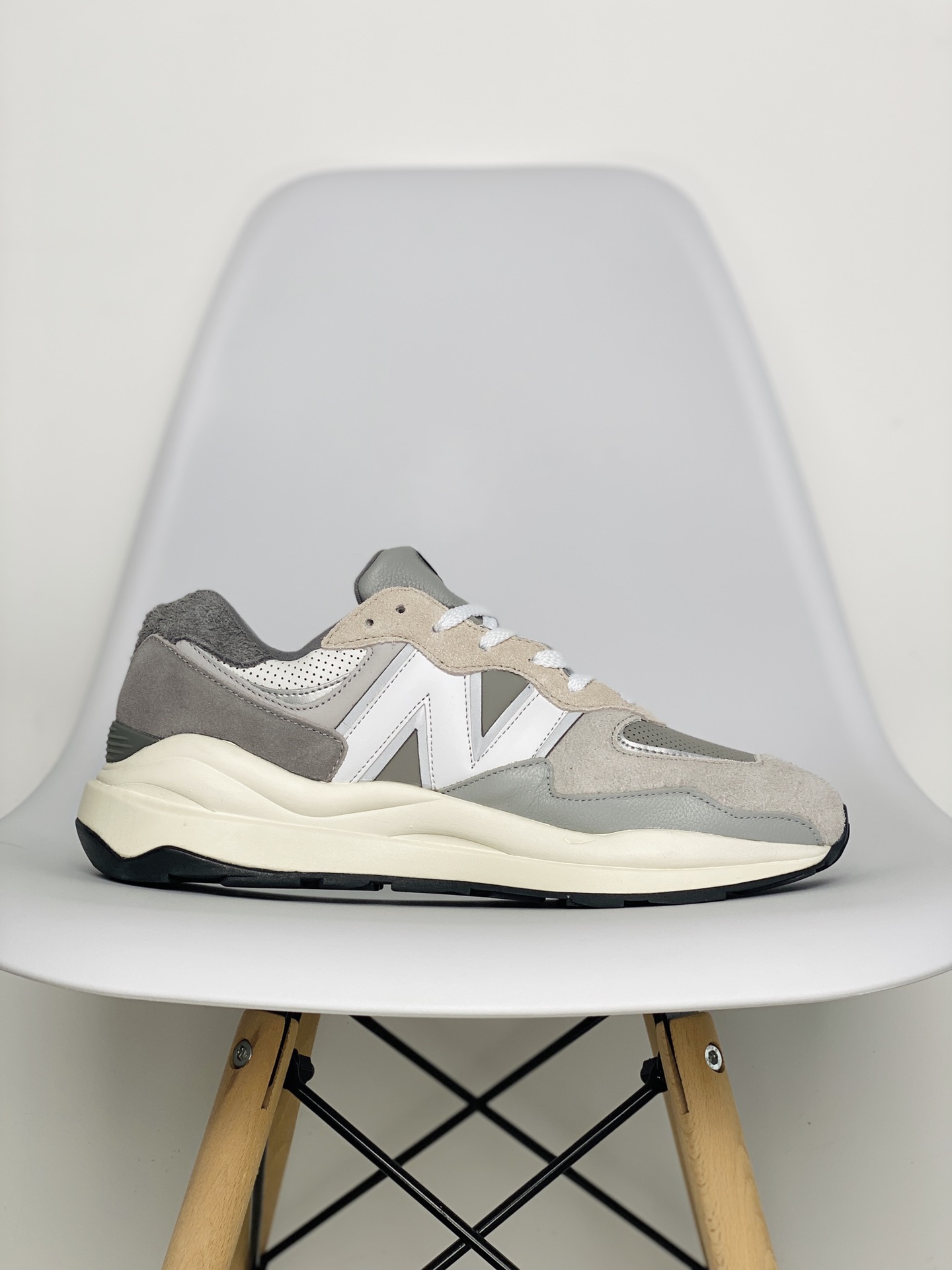 New Balance  NB5740 灰白拼接 低筒 复古慢跑鞋 板鞋 运动鞋 休闲鞋 男鞋 女鞋 M5740TA