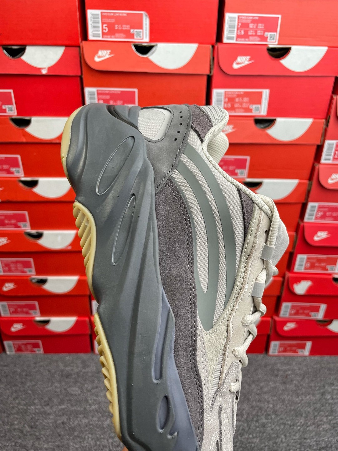 adidas originals Yeezy Boost 700V2  Tephra 火山棕灰色 低筒 休闲鞋 运动鞋 老爹鞋 男鞋 女鞋 FU7914