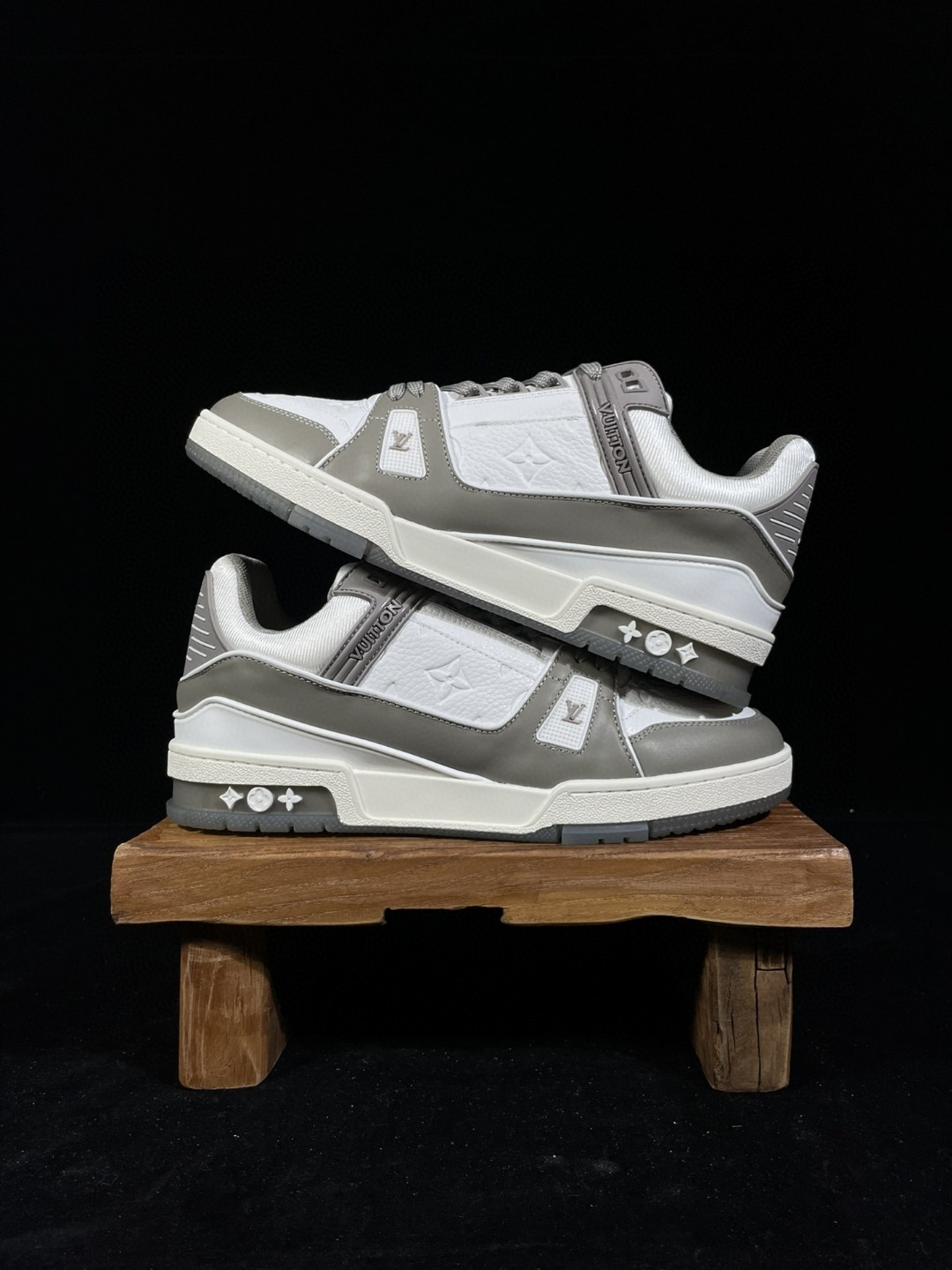 Louis Vuitton 路易威登 Trainer 牛皮 灰白 休闲鞋 板鞋 运动鞋 男鞋 女鞋 1A8KB8