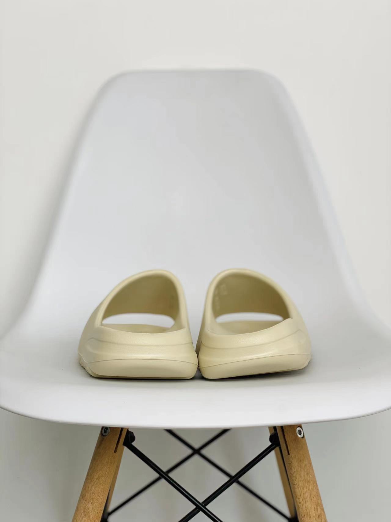 originals Yeezy Slide Bone 雾面骨白 磨砂质感  室外 室内拖鞋 沙滩鞋 男鞋 女鞋 FZ5897