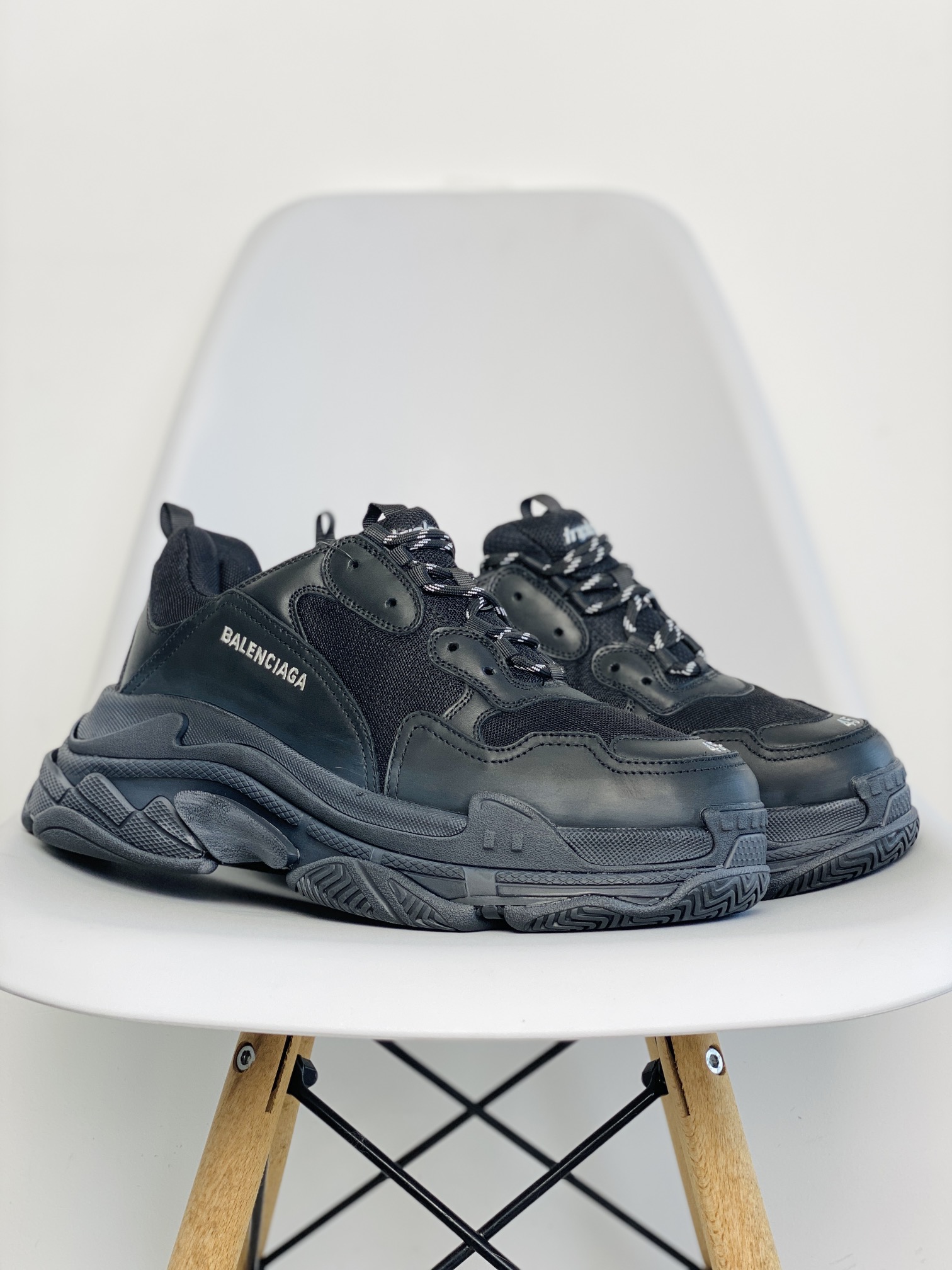 Balenciaga Track 1.0 黑色做旧巴黎世家老爹鞋运动复古板鞋休闲鞋男鞋女鞋534162W09OM1000