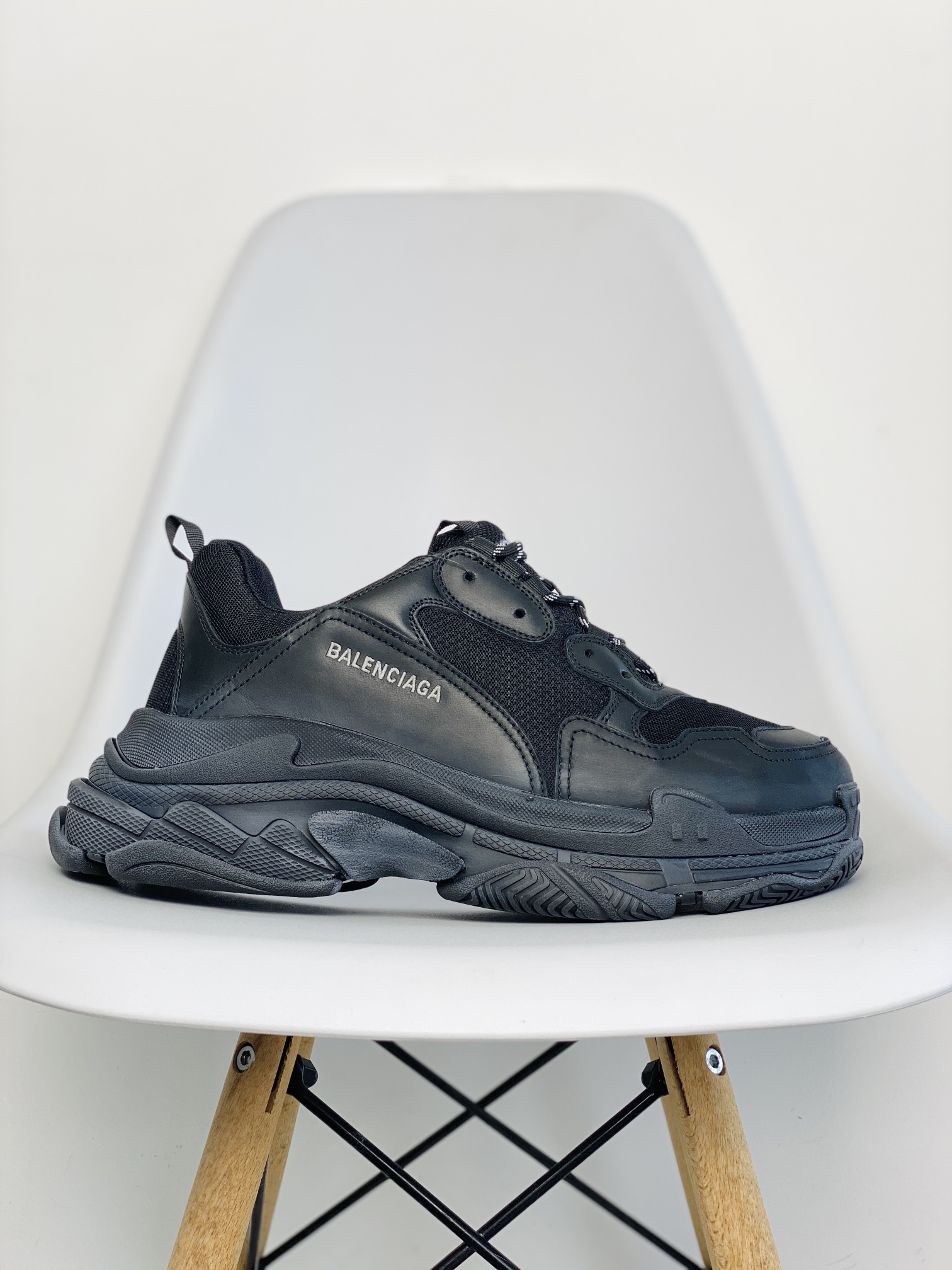 Balenciaga Track 1.0 黑色做旧 巴黎世家 老爹鞋 运动 复古板鞋 休闲鞋 男鞋 女鞋 534162W09OM1000