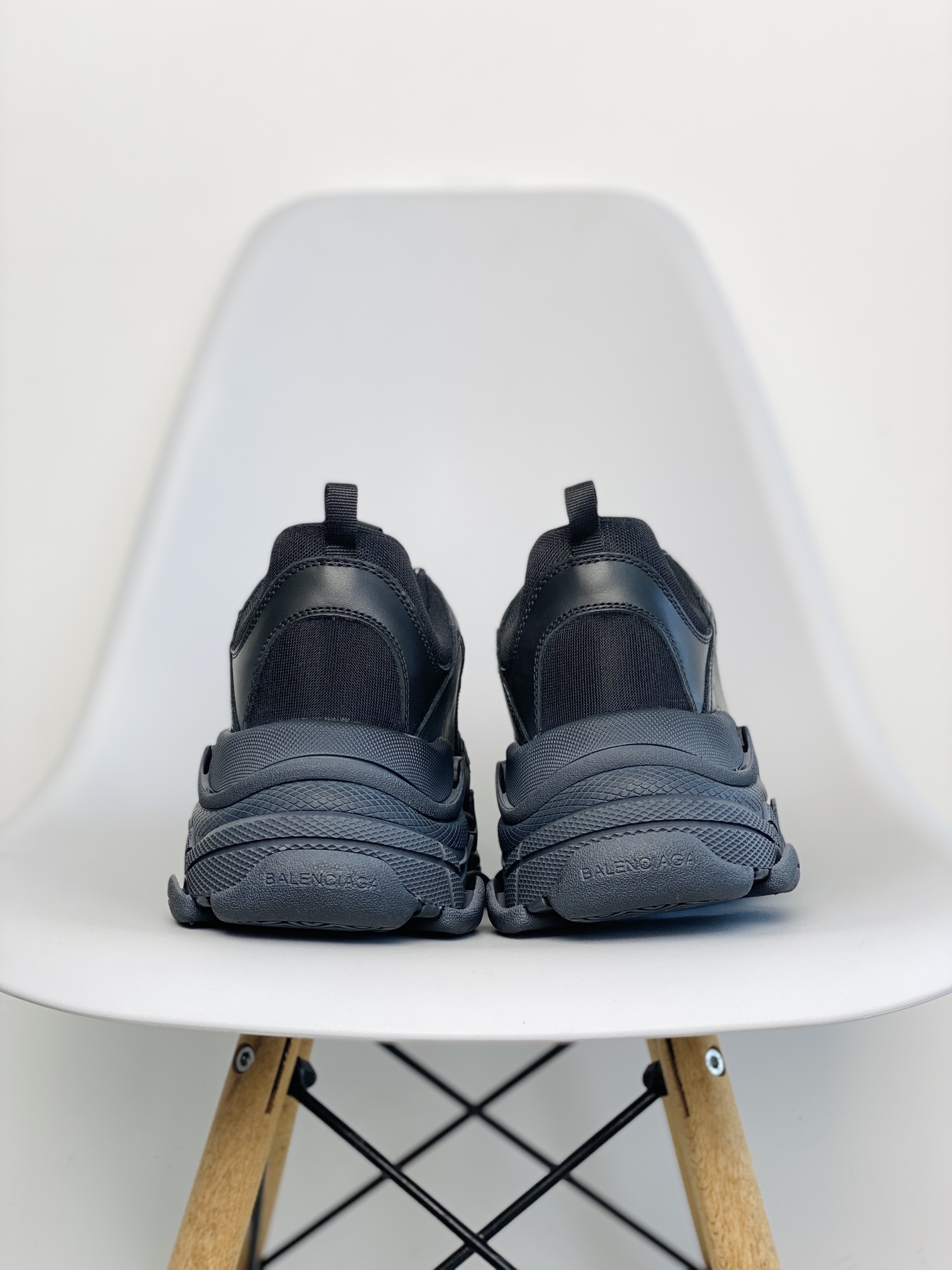 Balenciaga Track 1.0 黑色做旧 巴黎世家 老爹鞋 运动 复古板鞋 休闲鞋 男鞋 女鞋 534162W09OM1000