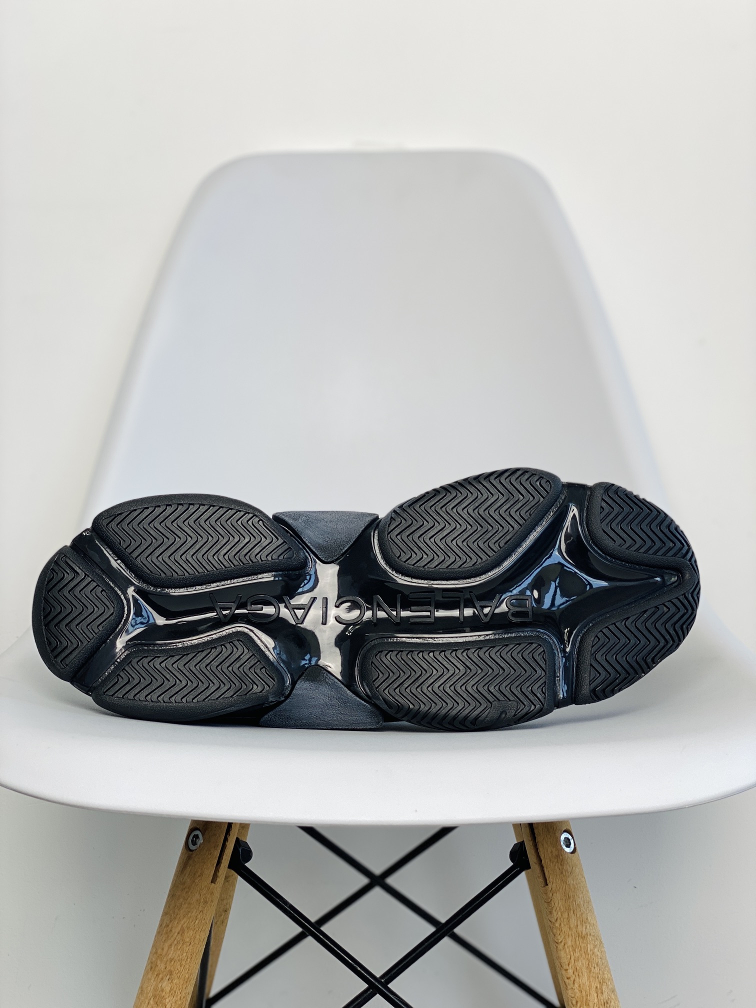 Balenciaga Track 1.0 黑色做旧 巴黎世家 老爹鞋 运动 复古板鞋 休闲鞋 男鞋 女鞋 534162W09OM1000