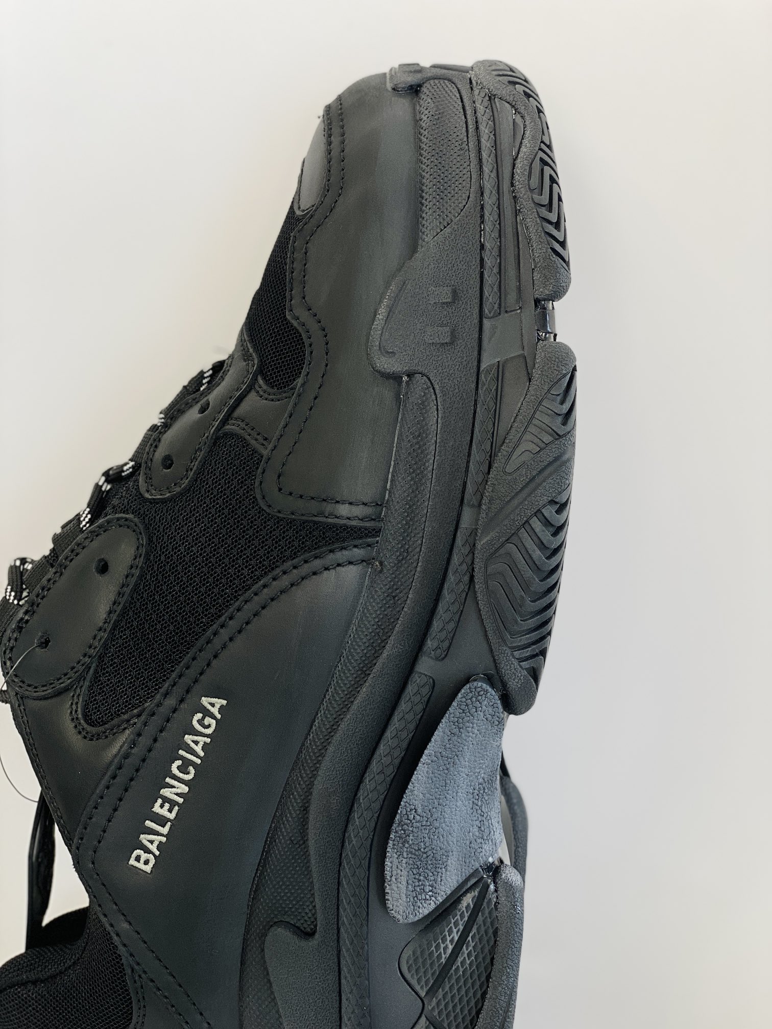 Balenciaga Track 1.0 黑色做旧 巴黎世家 老爹鞋 运动 复古板鞋 休闲鞋 男鞋 女鞋 534162W09OM1000