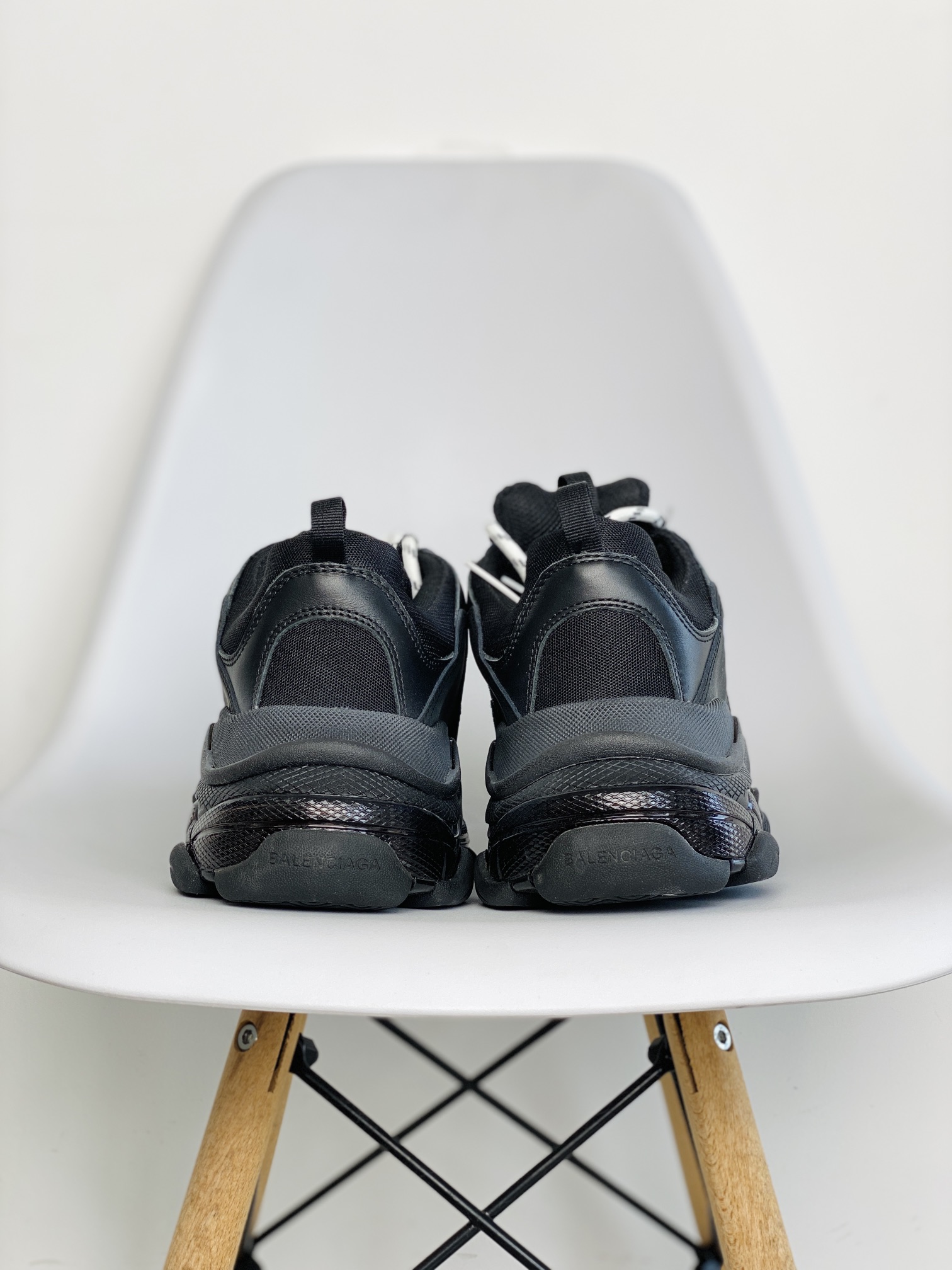 Balenciaga Track 1.0 黑色气垫 做旧 巴黎世家 老爹鞋 运动 复古板鞋 休闲鞋 男鞋 女鞋 541624W2FB1100