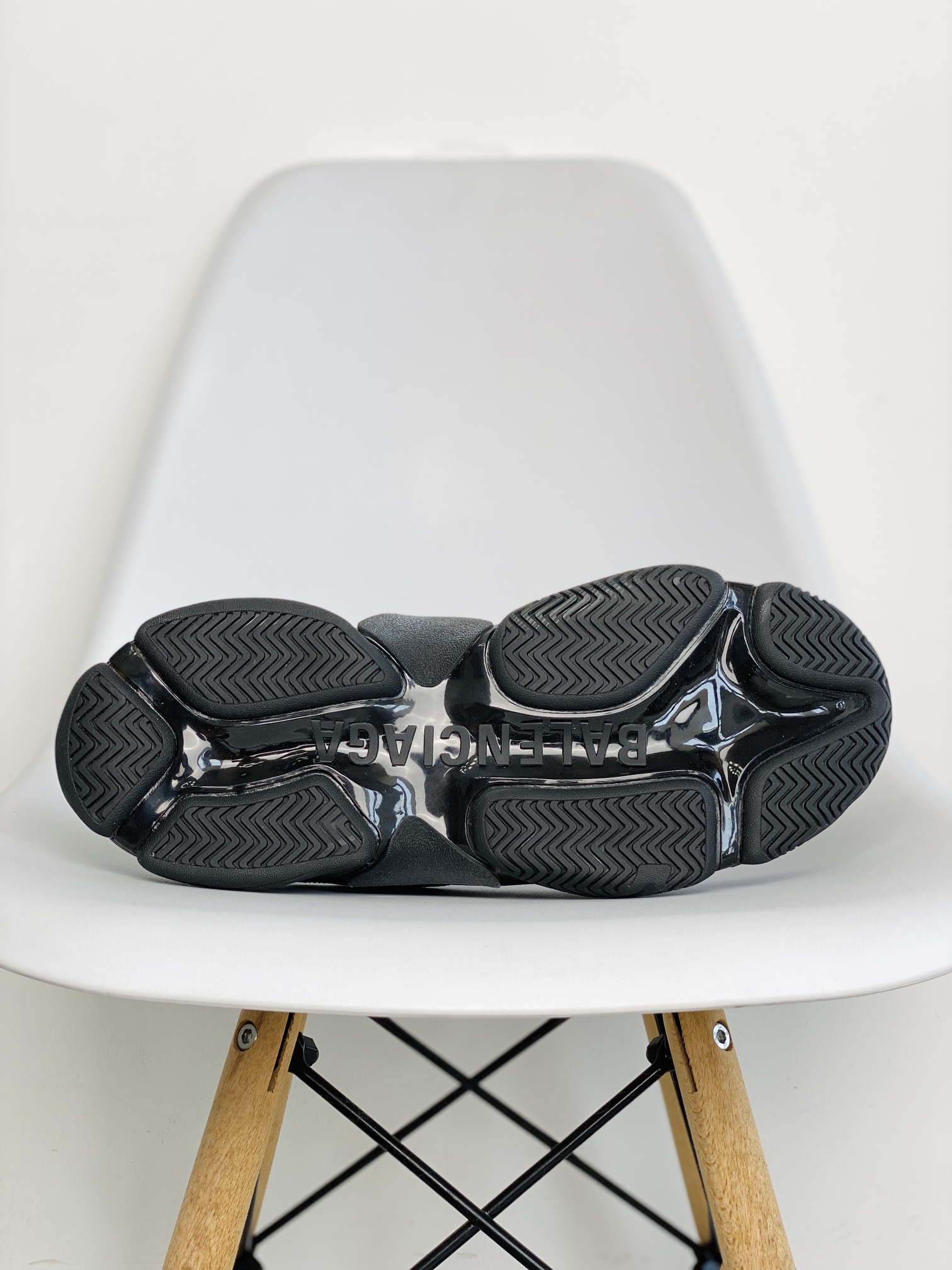 Balenciaga Track 1.0 黑色气垫 做旧 巴黎世家 老爹鞋 运动 复古板鞋 休闲鞋 男鞋 女鞋 541624W2FB1100