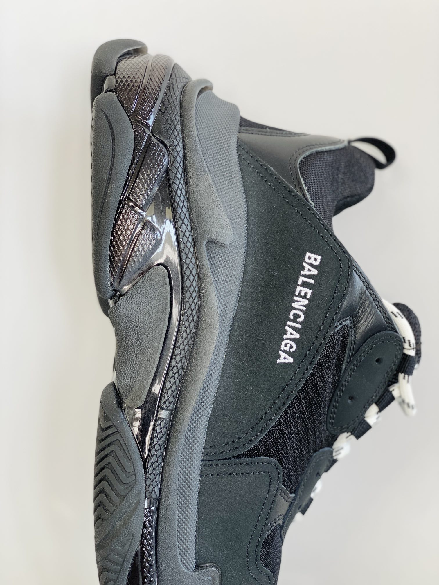 Balenciaga Track 1.0 黑色气垫 做旧 巴黎世家 老爹鞋 运动 复古板鞋 休闲鞋 男鞋 女鞋 541624W2FB1100