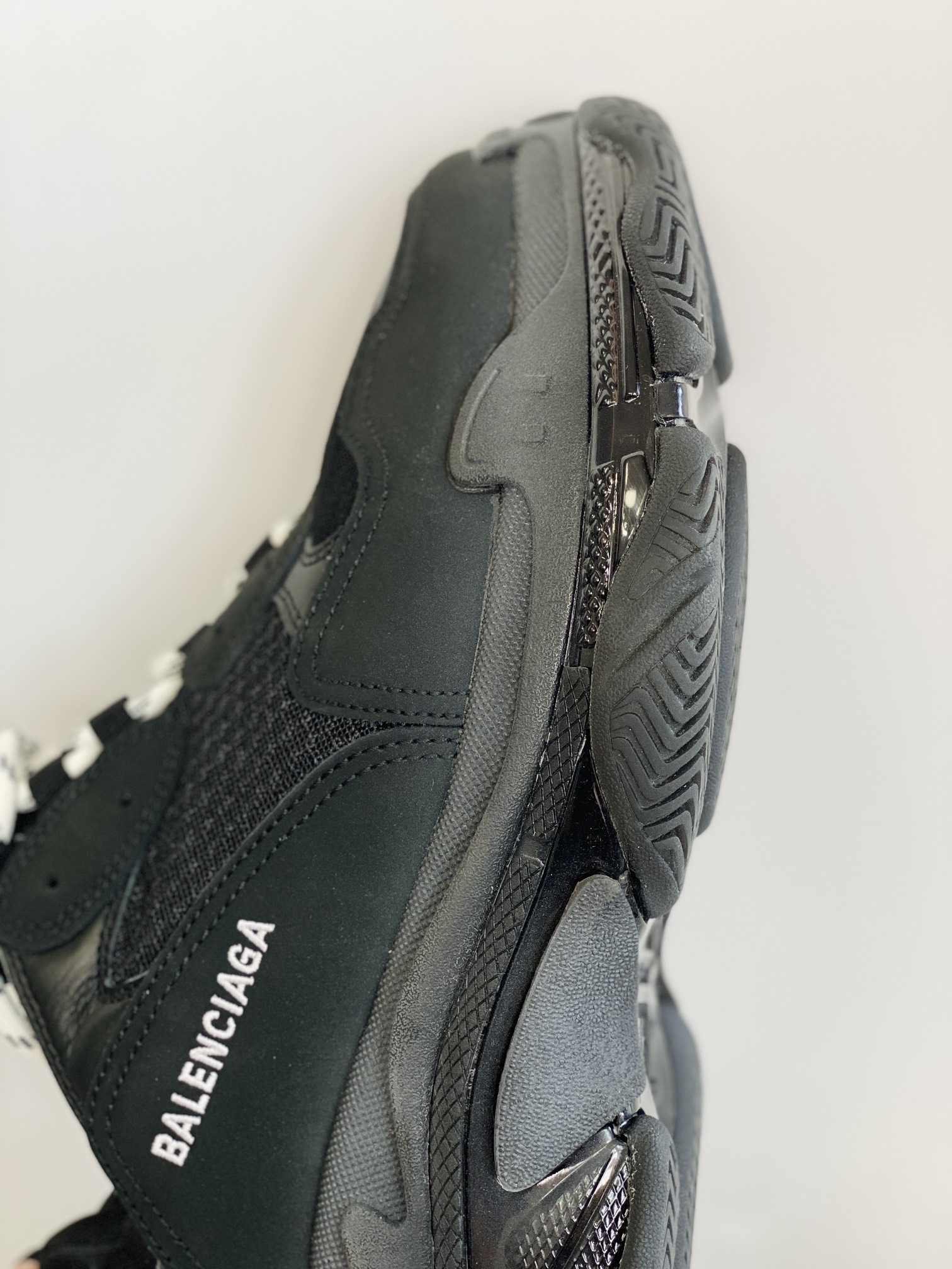 Balenciaga Track 1.0 黑色气垫 做旧 巴黎世家 老爹鞋 运动 复古板鞋 休闲鞋 男鞋 女鞋 541624W2FB1100