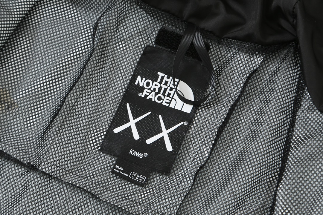 現貨 Kaws THE NORTH FACE   TNF1986  黑色 冲锋衣 夹克  北面 北脸  外套 长袖 保暖 男女同款  