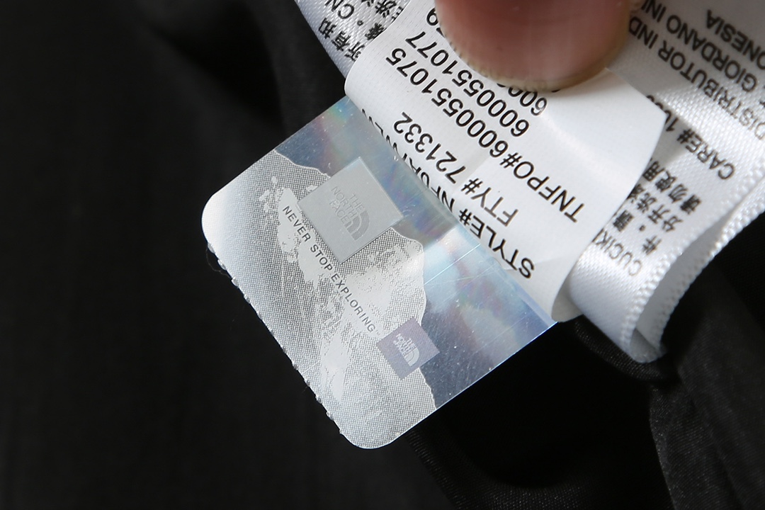 現貨 Kaws THE NORTH FACE   TNF1986  黑色 冲锋衣 夹克  北面 北脸  外套 长袖 保暖 男女同款  