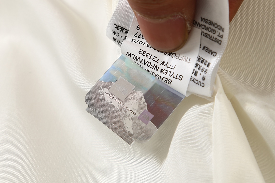 現貨 Kaws THE NORTH FACE   TNF1986  白色 冲锋衣 夹克  北面 北脸  外套 长袖 保暖 男女同款  