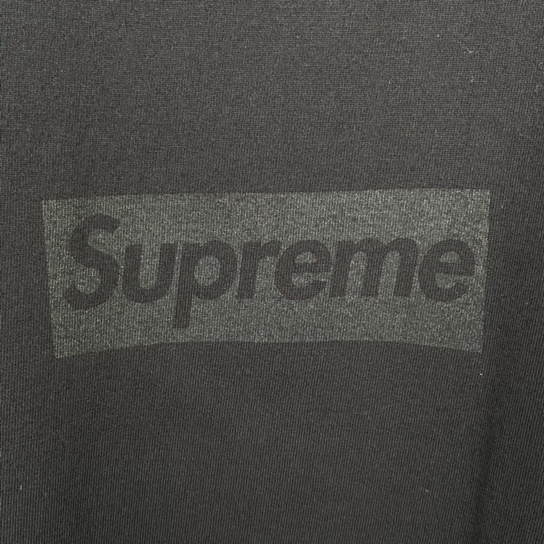 同色 SUPREME 23SS Tee 字母logo 黑色 短袖 T 恤 男女同款  