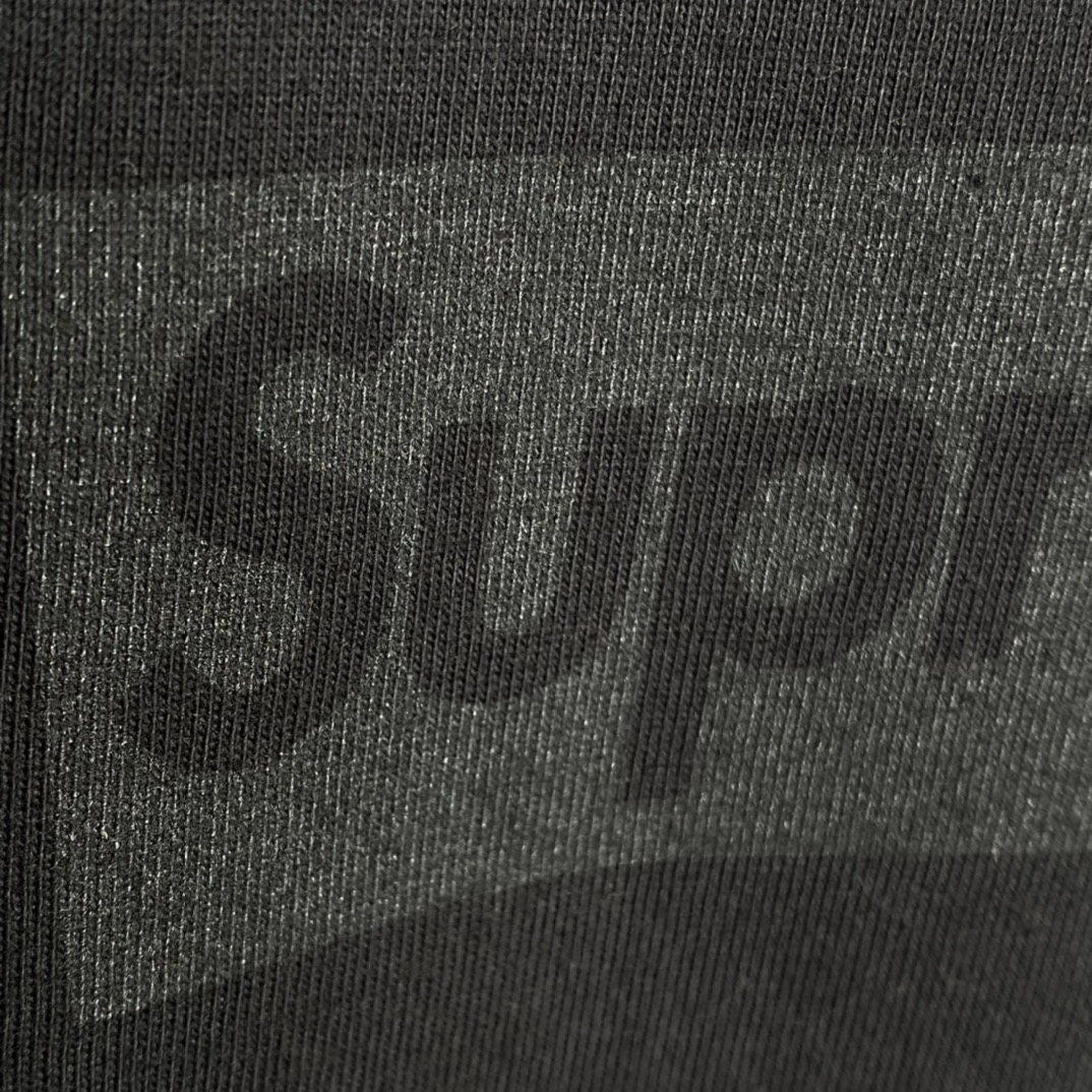 同色 SUPREME 23SS Tee 字母logo 黑色 短袖 T 恤 男女同款  