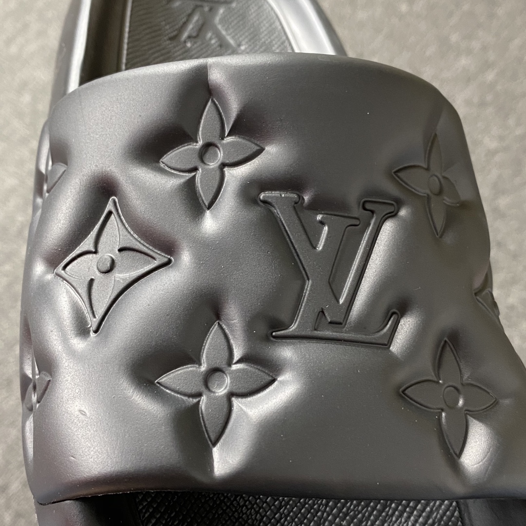  LV拖鞋 Louis Vuitton 路易威登 黑色 浮雕 压纹 时尚凉拖 室内外休闲鞋 1A9FKK