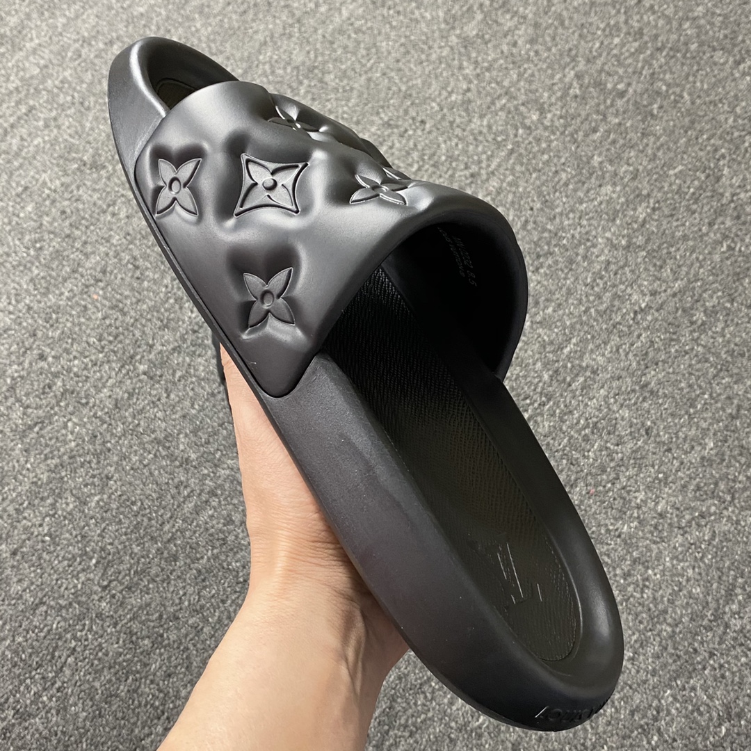  LV拖鞋 Louis Vuitton 路易威登 黑色 浮雕 压纹 时尚凉拖 室内外休闲鞋 1A9FKK