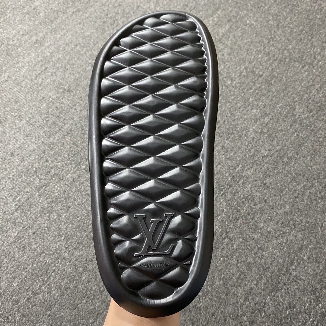  LV拖鞋 Louis Vuitton 路易威登 黑色 浮雕 压纹 时尚凉拖 室内外休闲鞋 1A9FKK