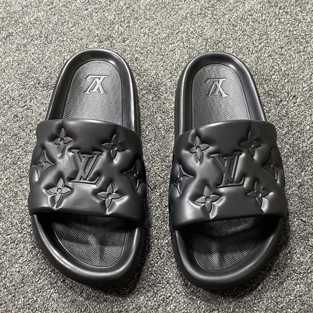  LV拖鞋 Louis Vuitton 路易威登 黑色 浮雕 压纹 时尚凉拖 室内外休闲鞋 1A9FKK