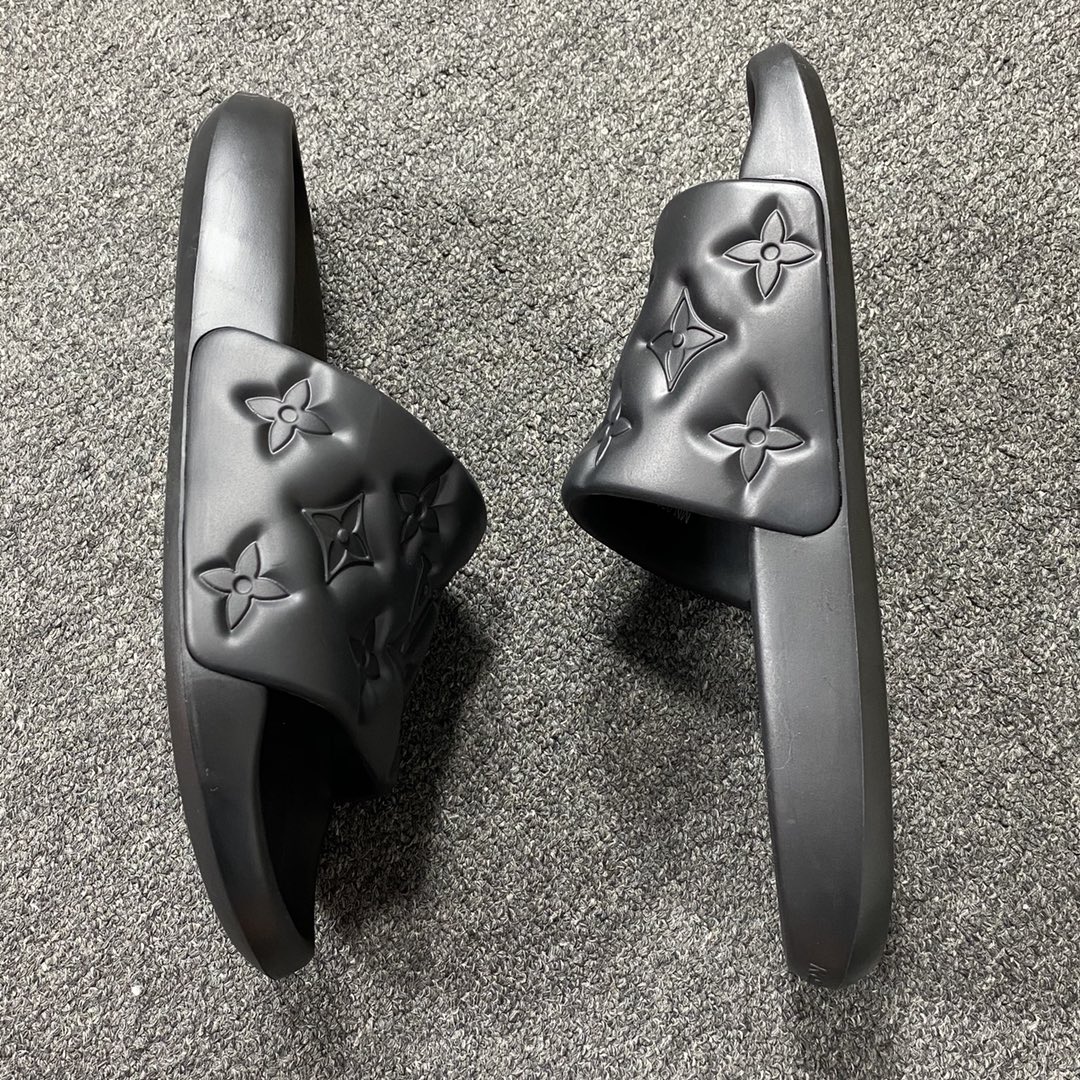  LV拖鞋 Louis Vuitton 路易威登 黑色 浮雕 压纹 时尚凉拖 室内外休闲鞋 1A9FKK