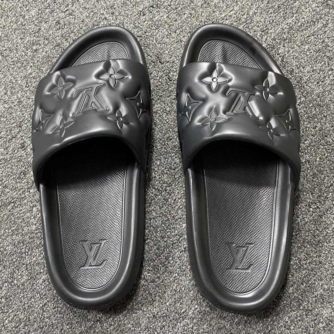  LV拖鞋 Louis Vuitton 路易威登 黑色 浮雕 压纹 时尚凉拖 室内外休闲鞋 1A9FKK