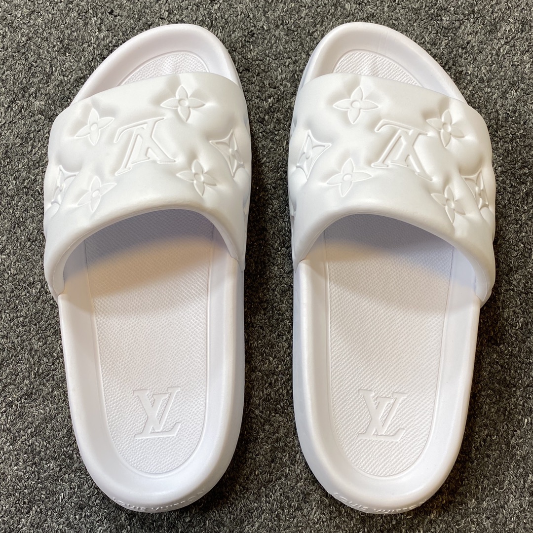 LV拖鞋 Louis Vuitton 路易威登 白色 浮雕 压纹 时尚凉拖 室内外休闲鞋 1A9FK3