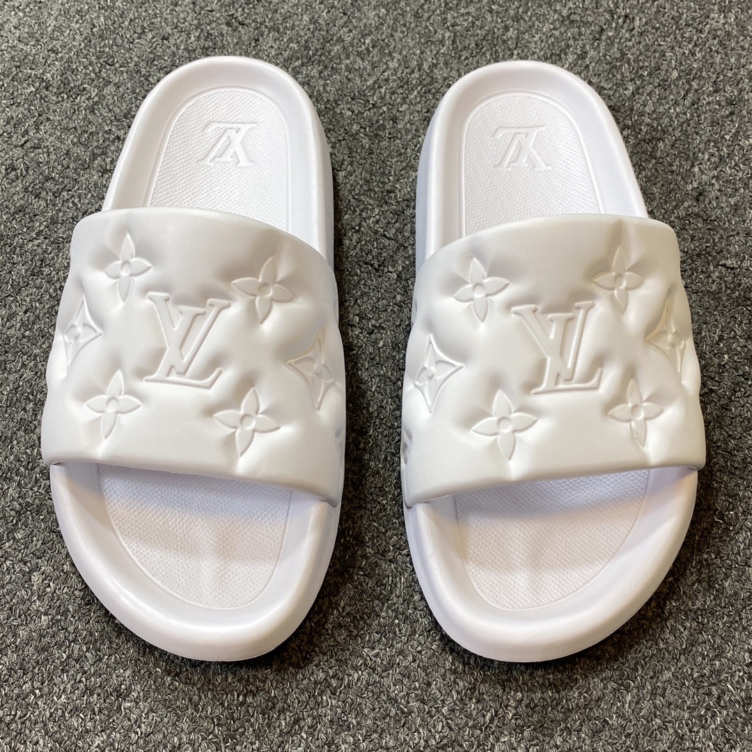 LV拖鞋 Louis Vuitton 路易威登 白色 浮雕 压纹 时尚凉拖 室内外休闲鞋 1A9FK3