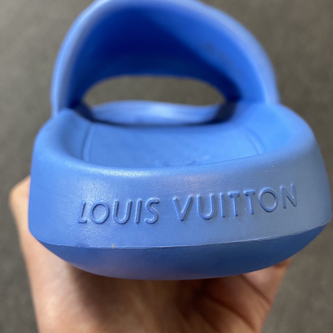  LV拖鞋 Louis Vuitton 路易威登 蓝色 浮雕 压纹 时尚凉拖 室内外休闲鞋 1A9ZM5