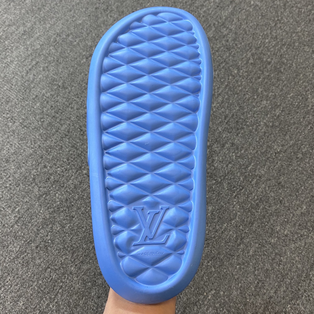  LV拖鞋 Louis Vuitton 路易威登 蓝色 浮雕 压纹 时尚凉拖 室内外休闲鞋 1A9ZM5
