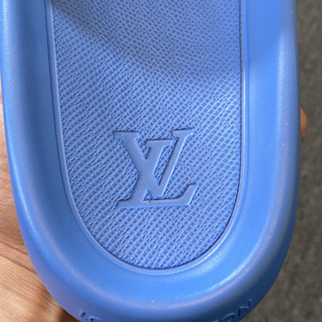  LV拖鞋 Louis Vuitton 路易威登 蓝色 浮雕 压纹 时尚凉拖 室内外休闲鞋 1A9ZM5