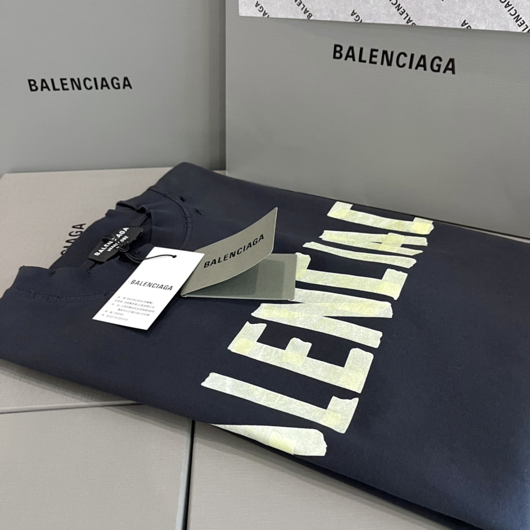  Balenciaga 巴黎世家  美纹贴纸 黄胶带字母印花涂鸦破坏水洗蜡   T 恤 圆领 短袖 夏季 男女同款  